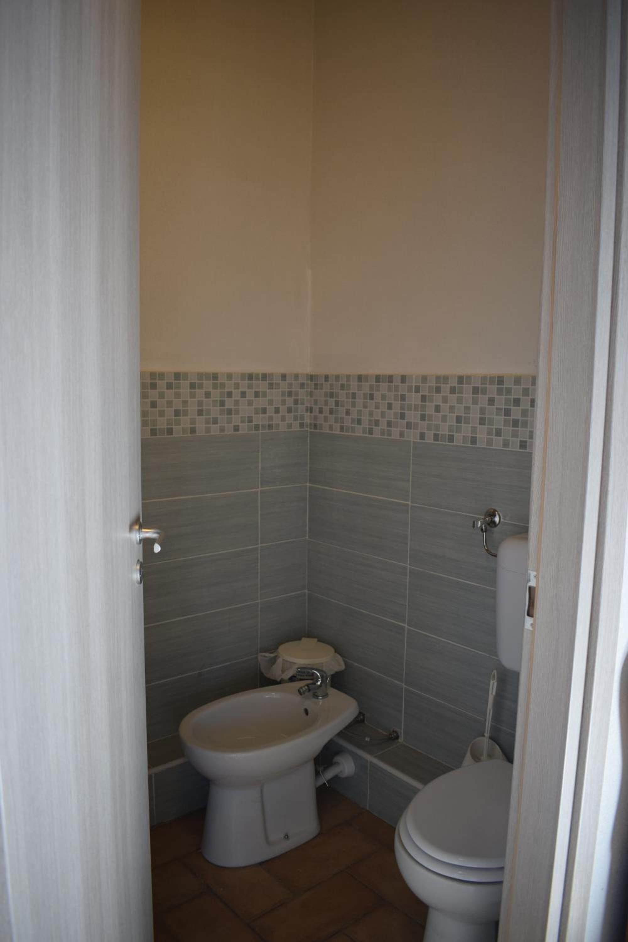 Double Room with Private Bathroom - Photo 6