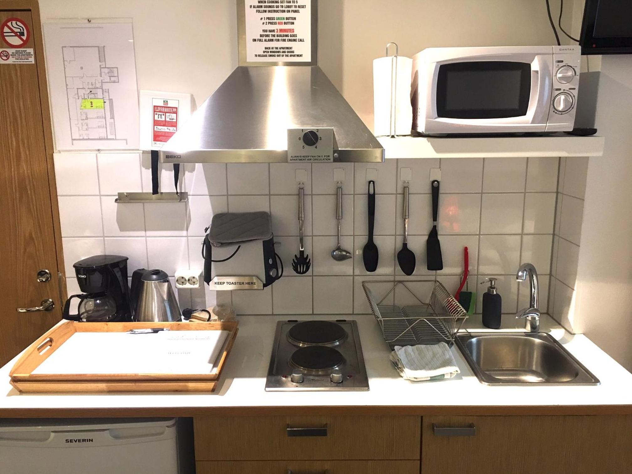 Economy Studio with Kitchenette - Basement photo 2