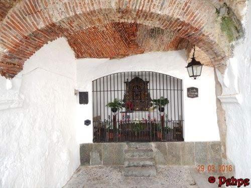 Apartment with Terrace - Photo 8