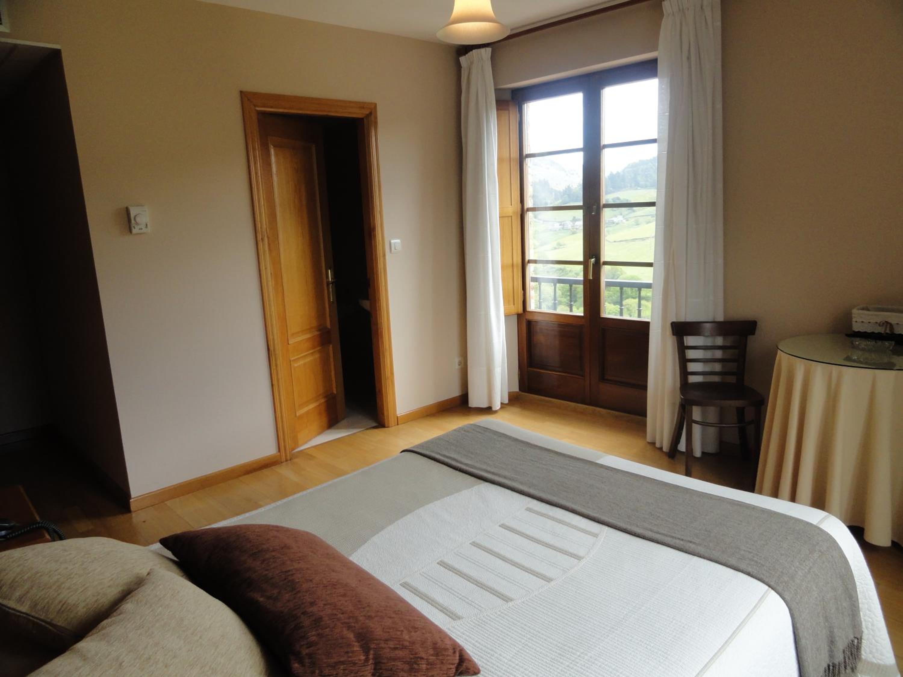 Double or Twin Room - Photo 7