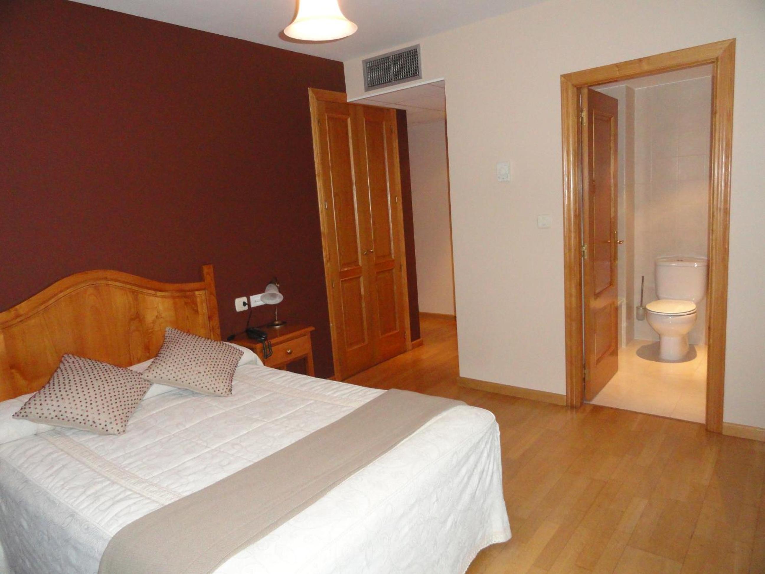 Double or Twin Room - Photo 4