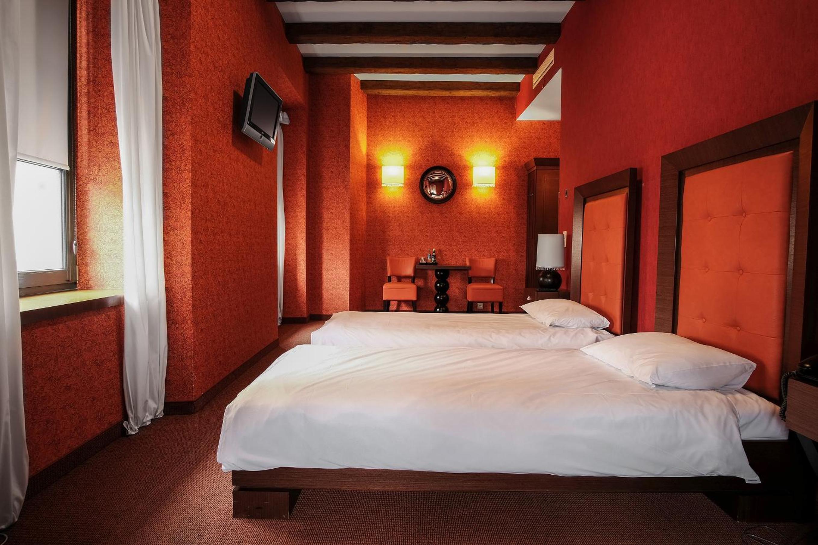 Twin Room - Photo 2