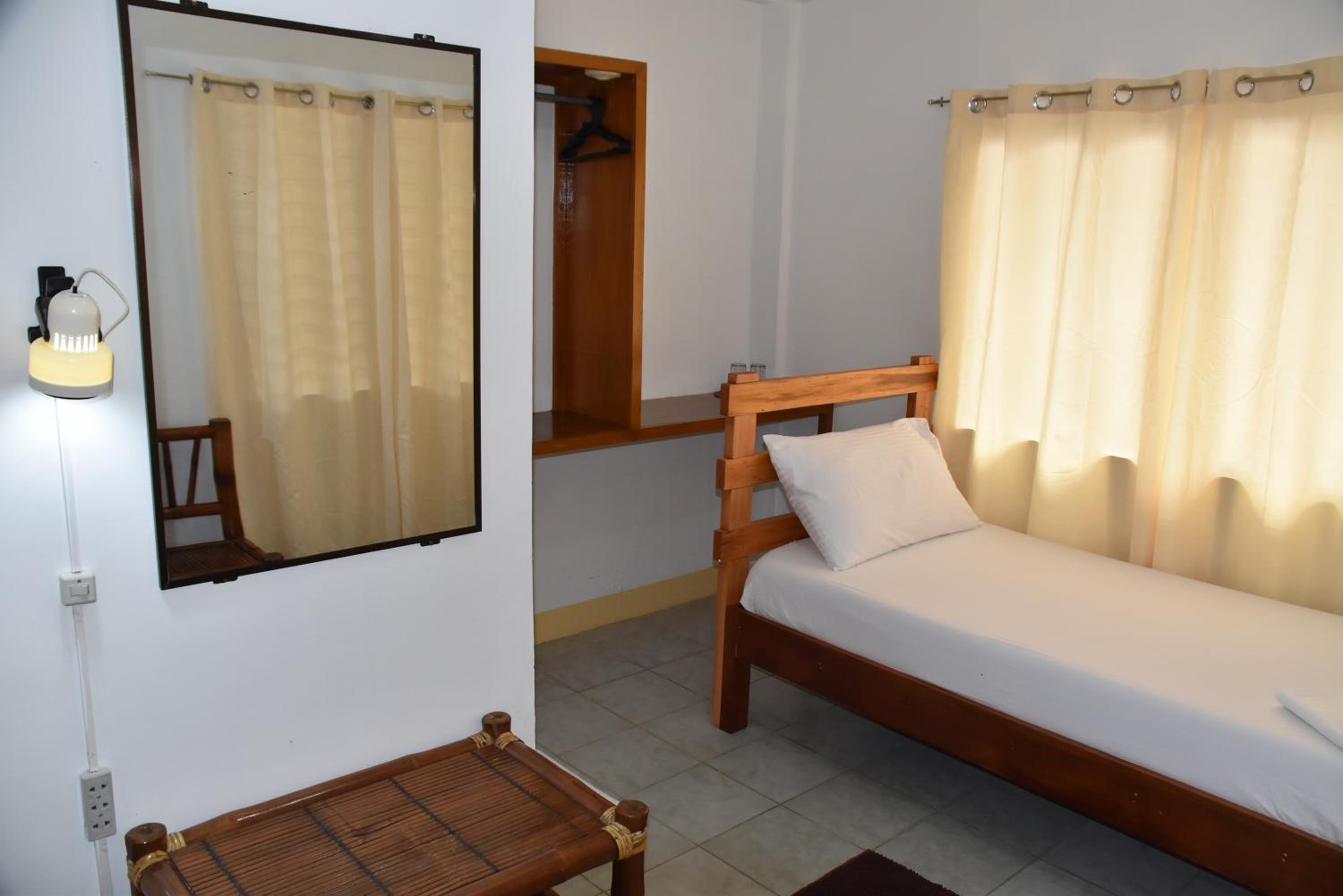 Twin Room with Balcony - Photo 1