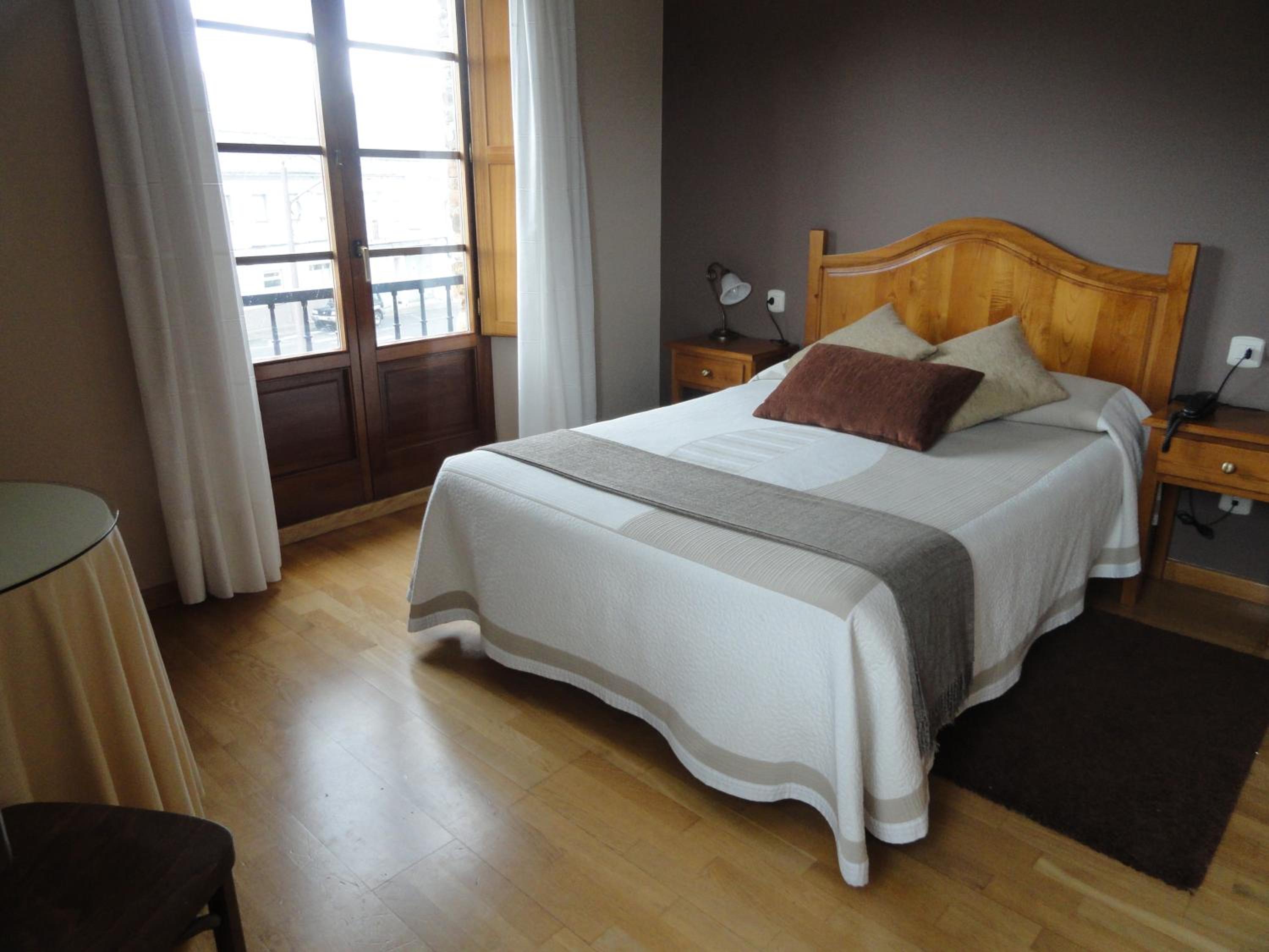 Double or Twin Room - Photo 5