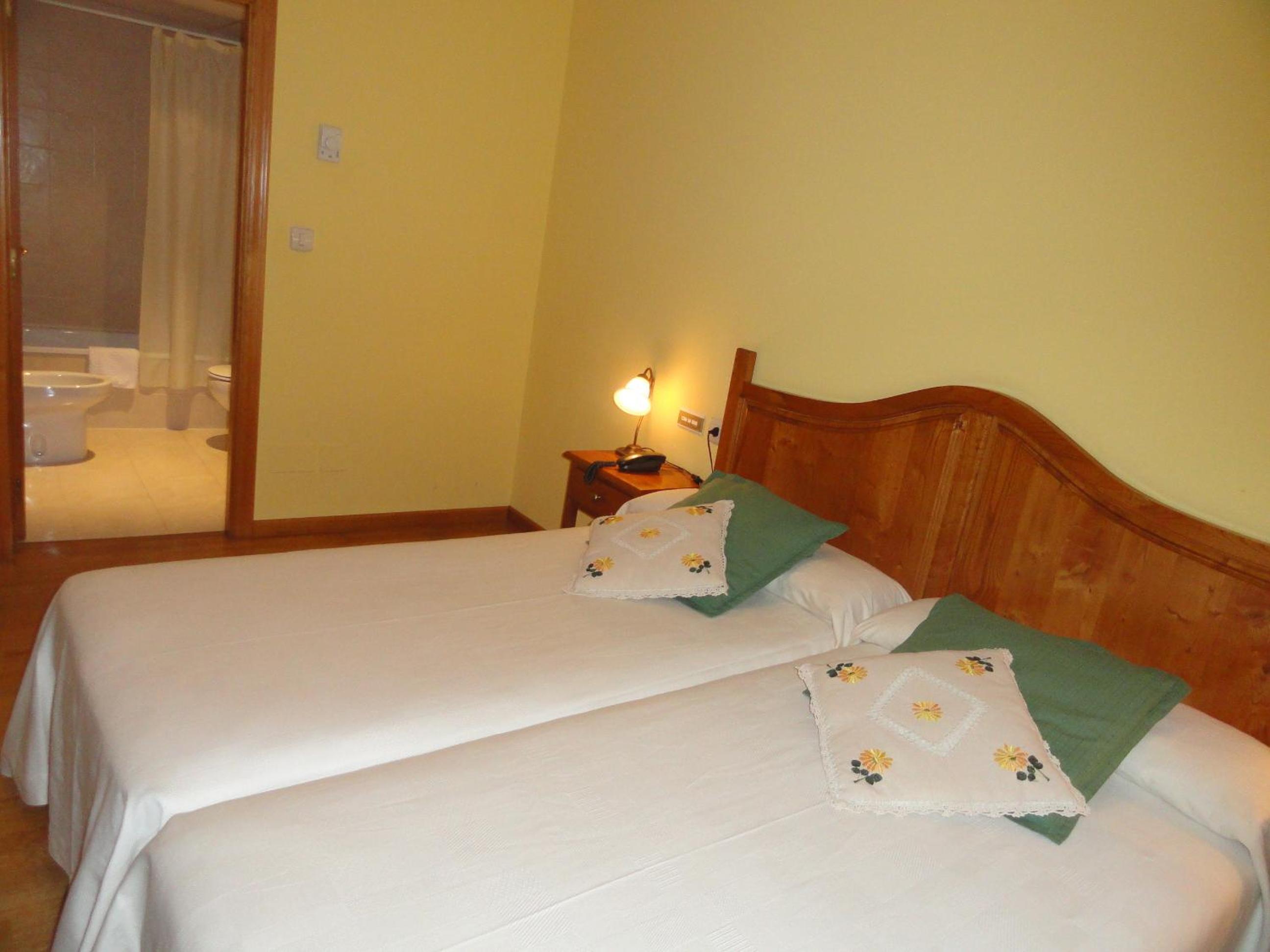 Double or Twin Room - Photo 13