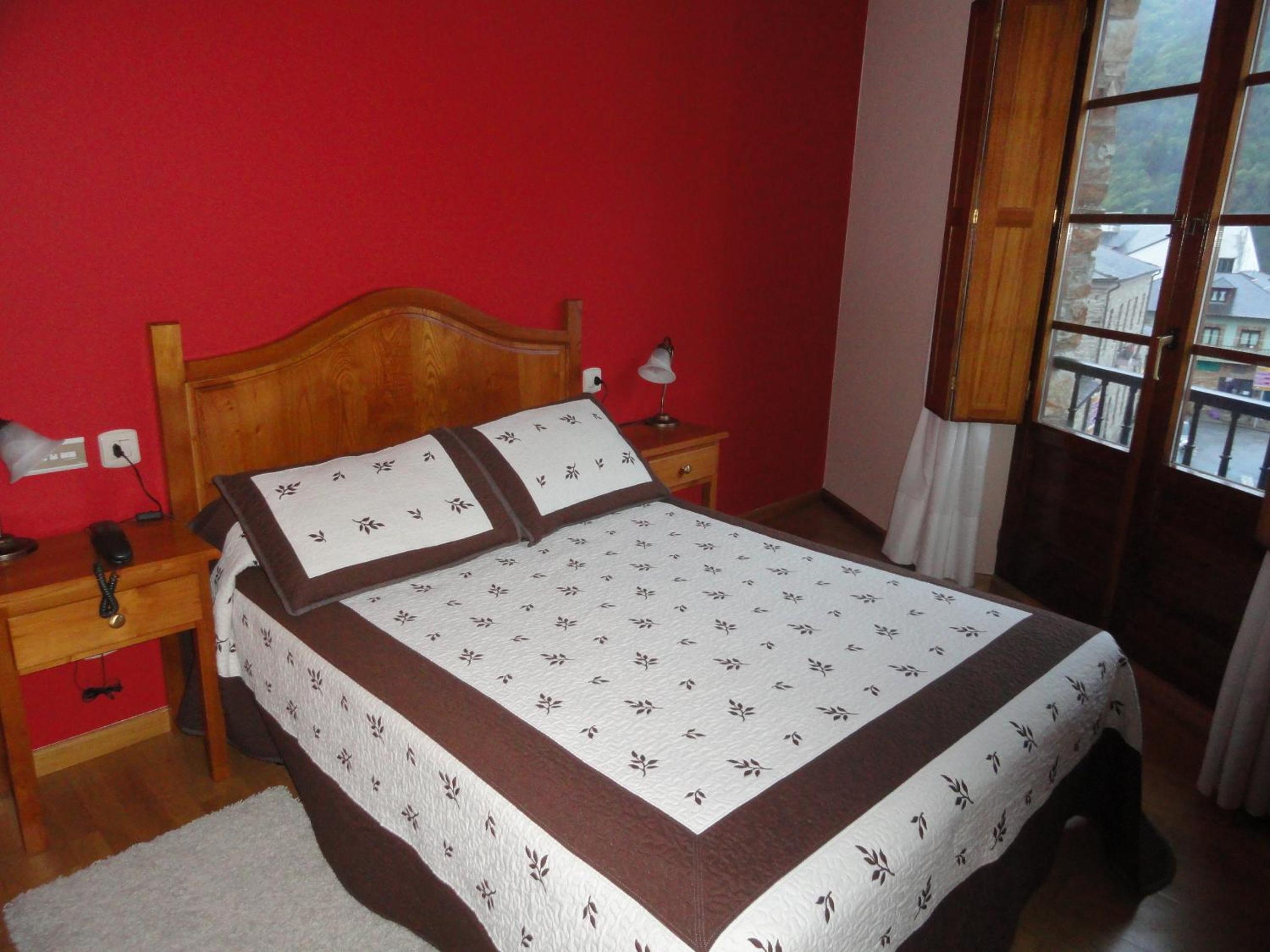 Double or Twin Room - Photo 12