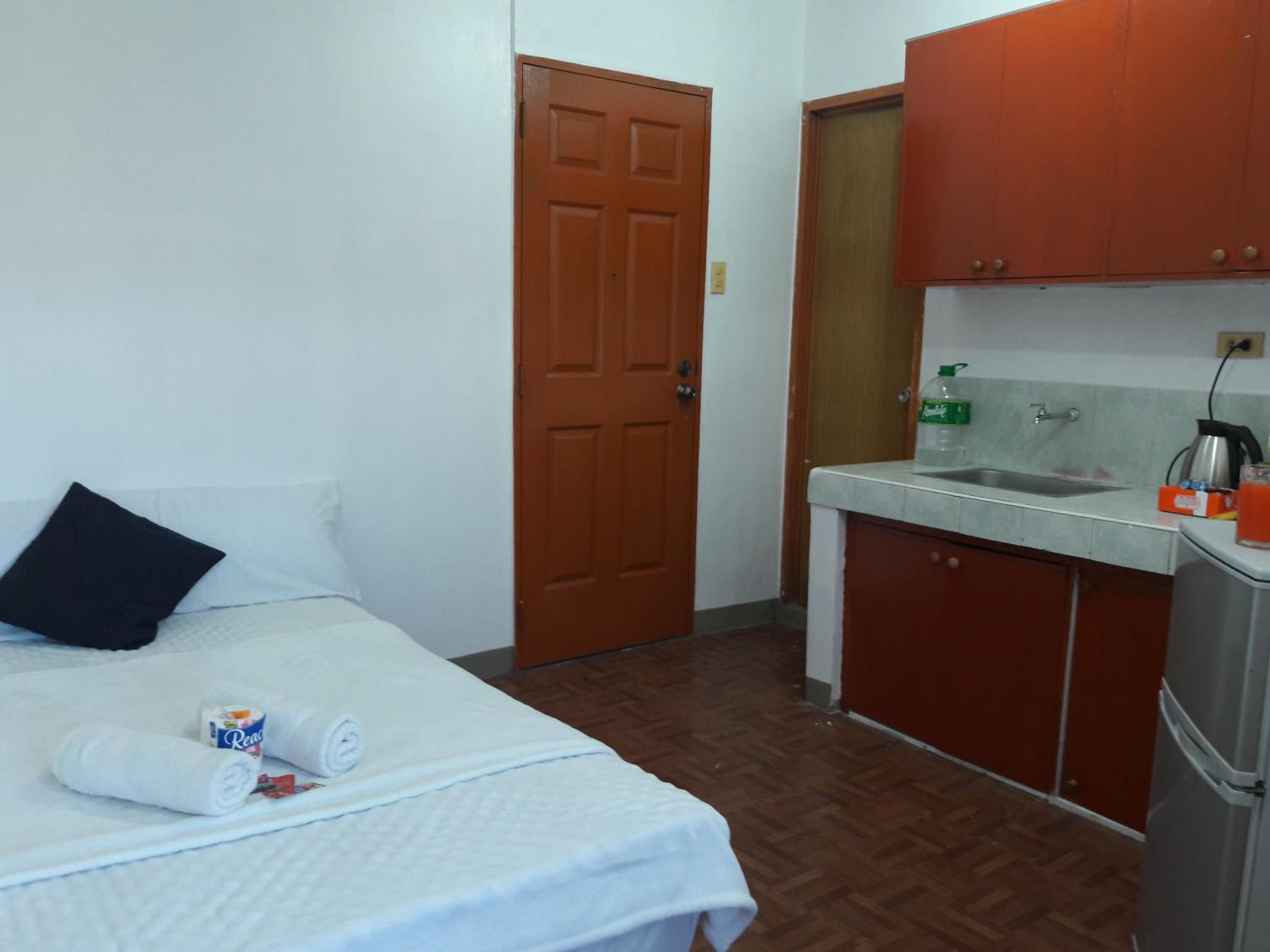 Budget Double Room - Photo 8