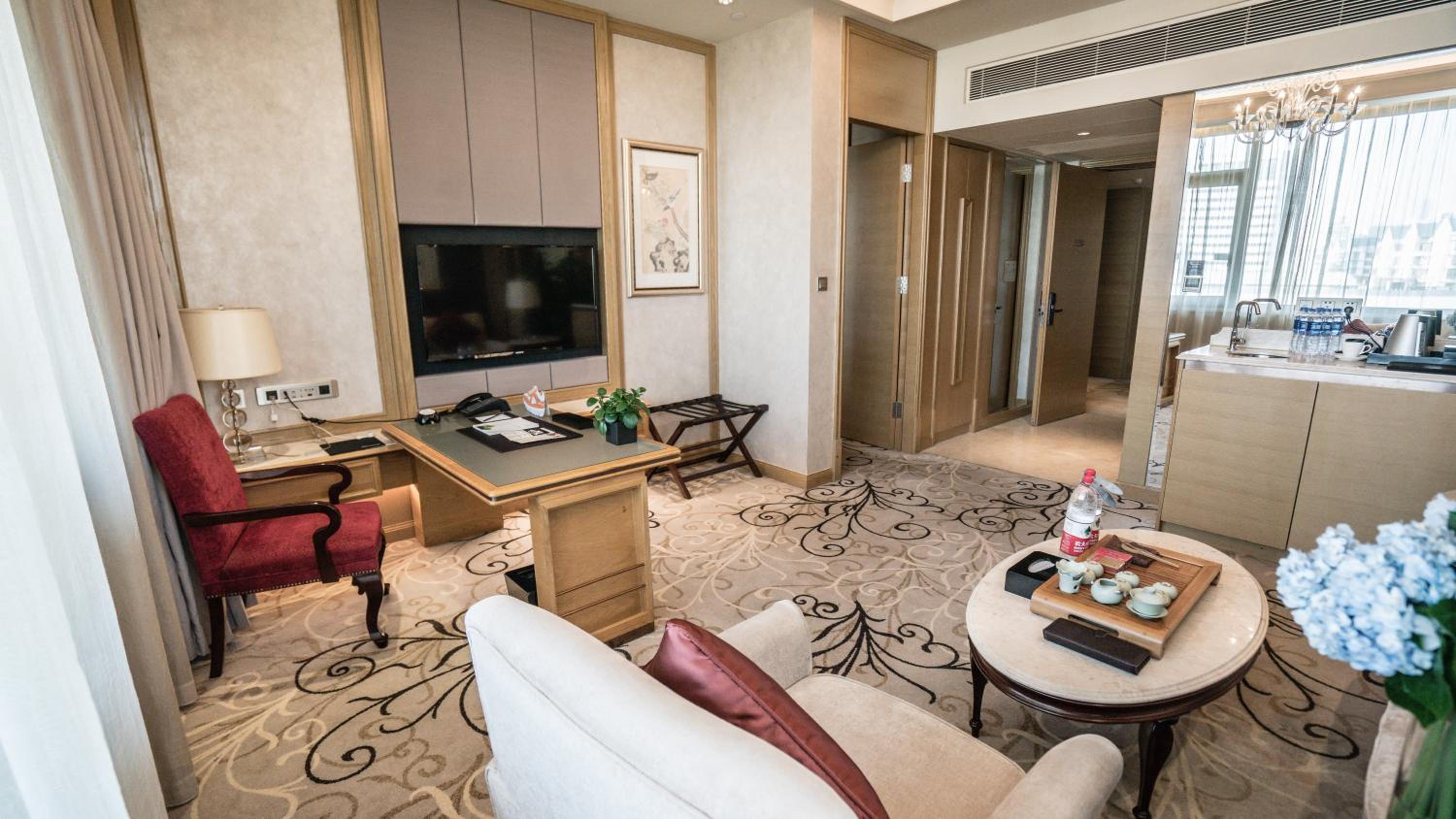 Business Suite photo 2