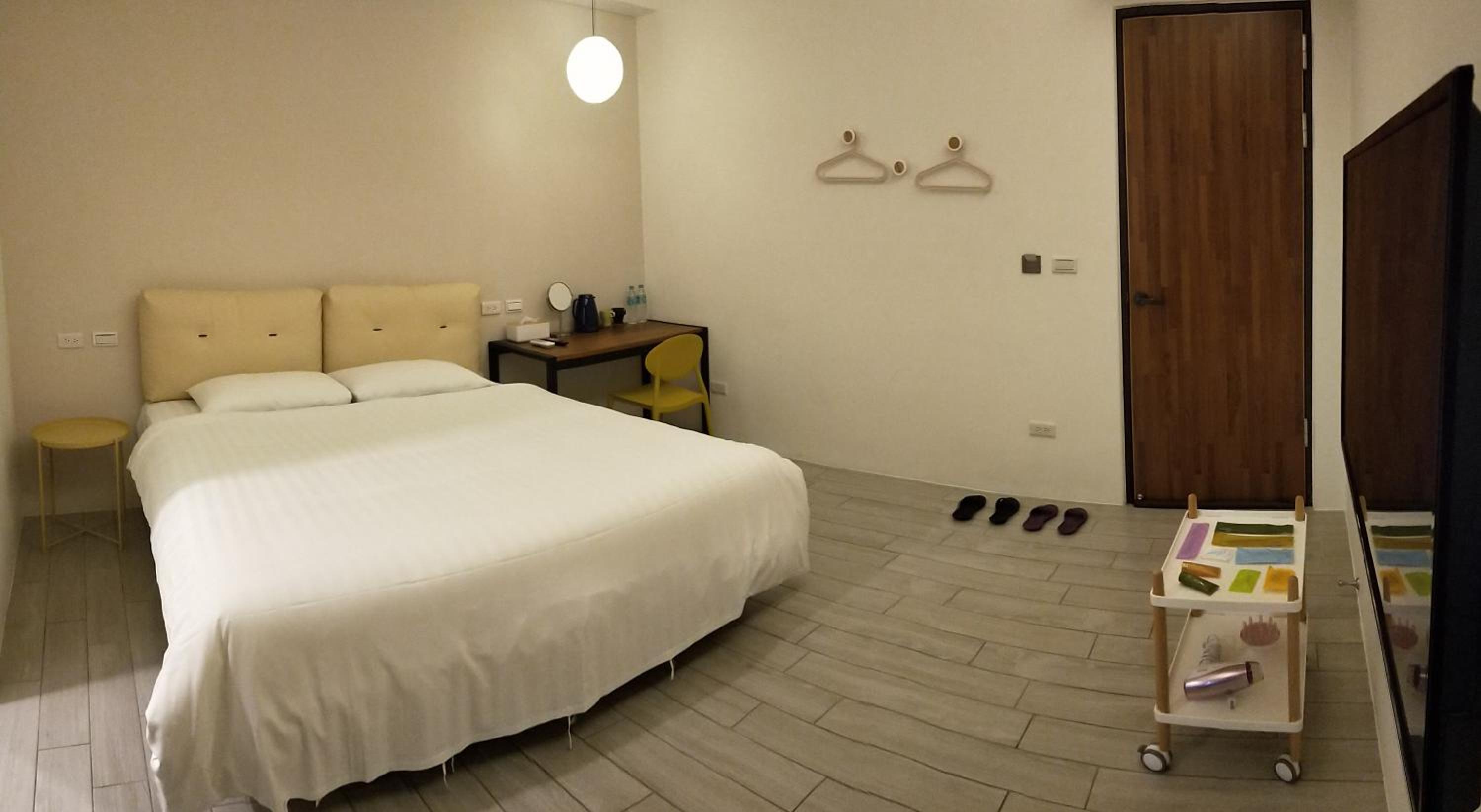 Double Room with Balcony - Photo 8