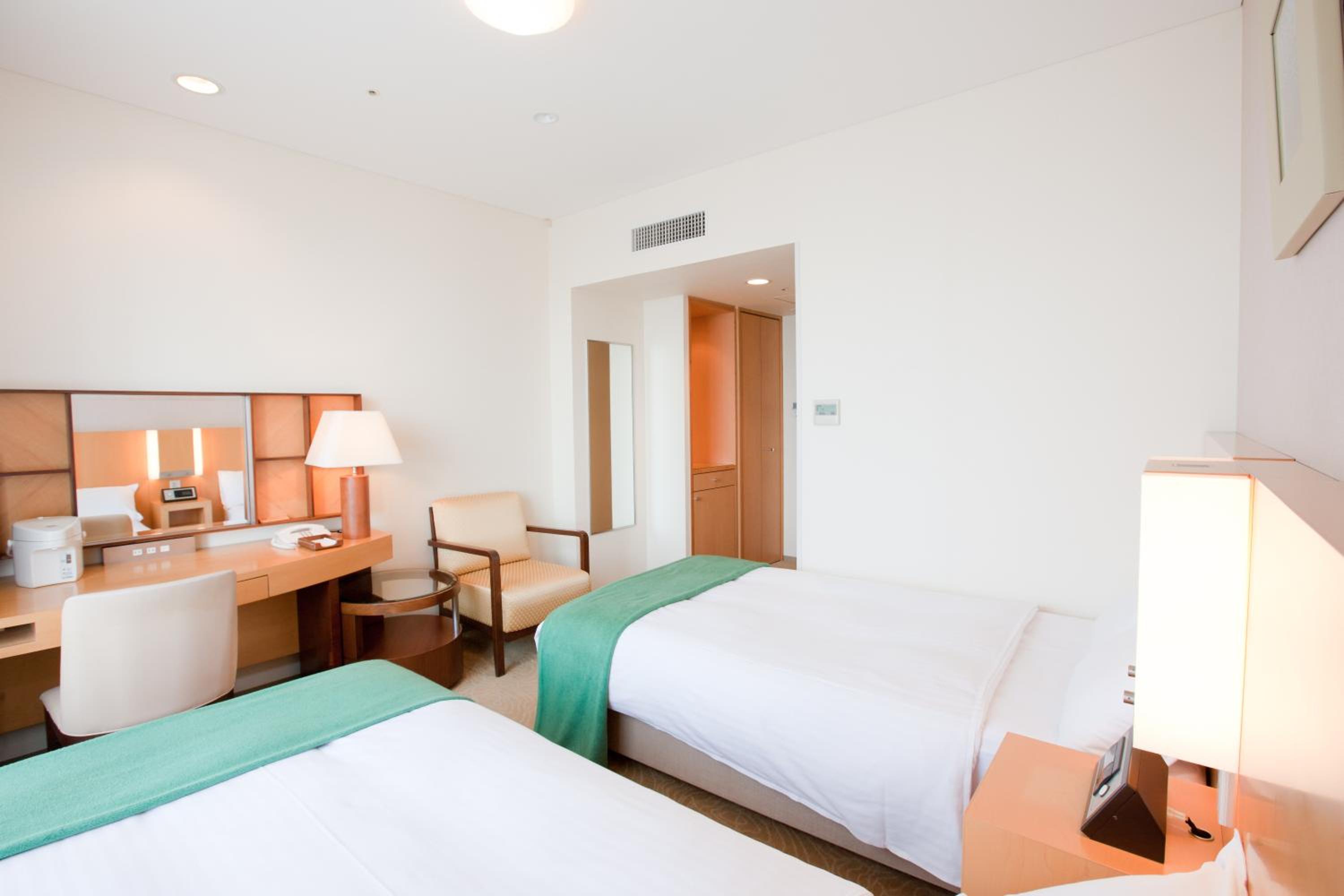 Twin Room - Non-Smoking photo 3