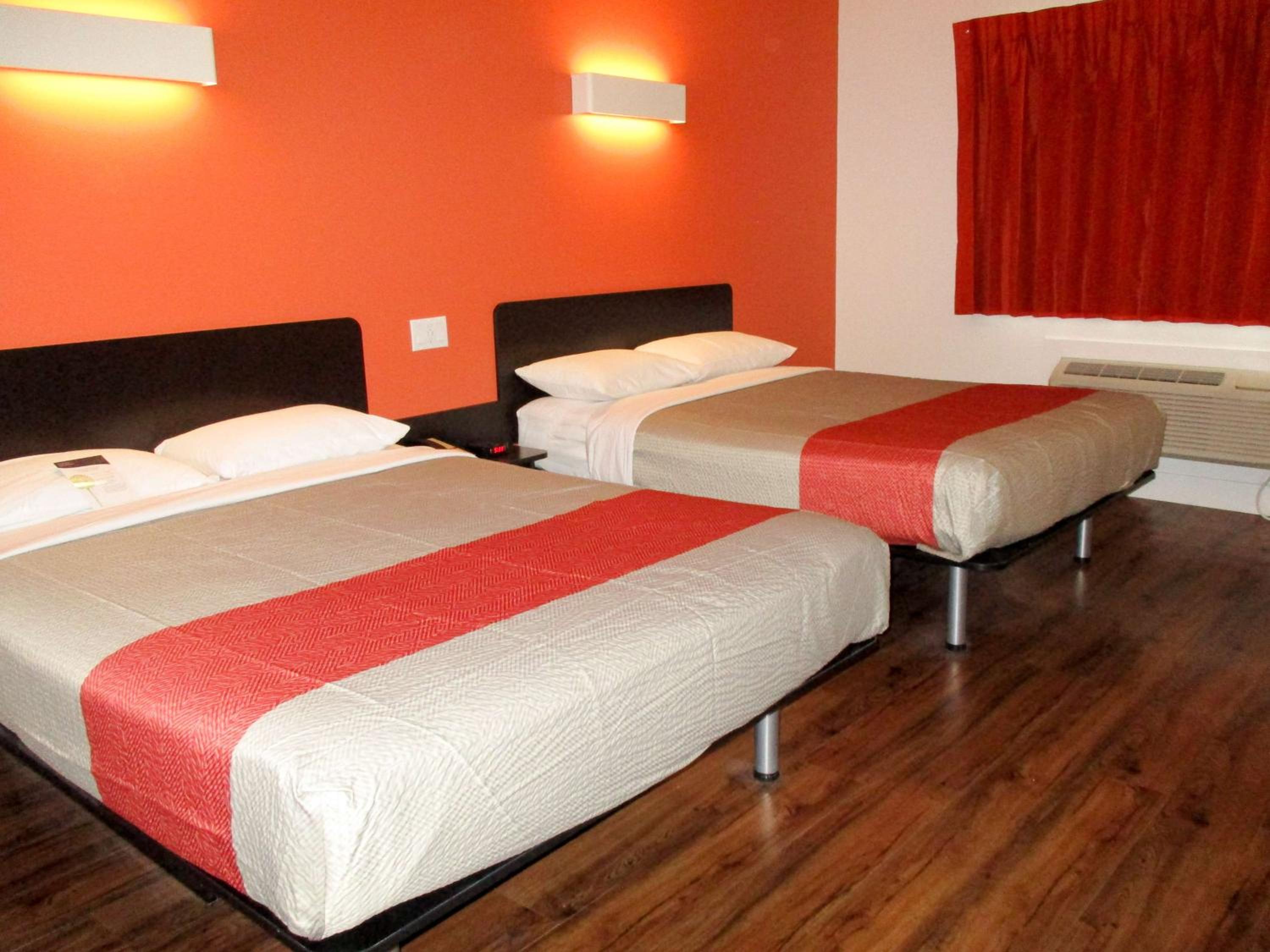 Deluxe Queen Room with Two Queen Beds - Non-Smoking - Photo 1