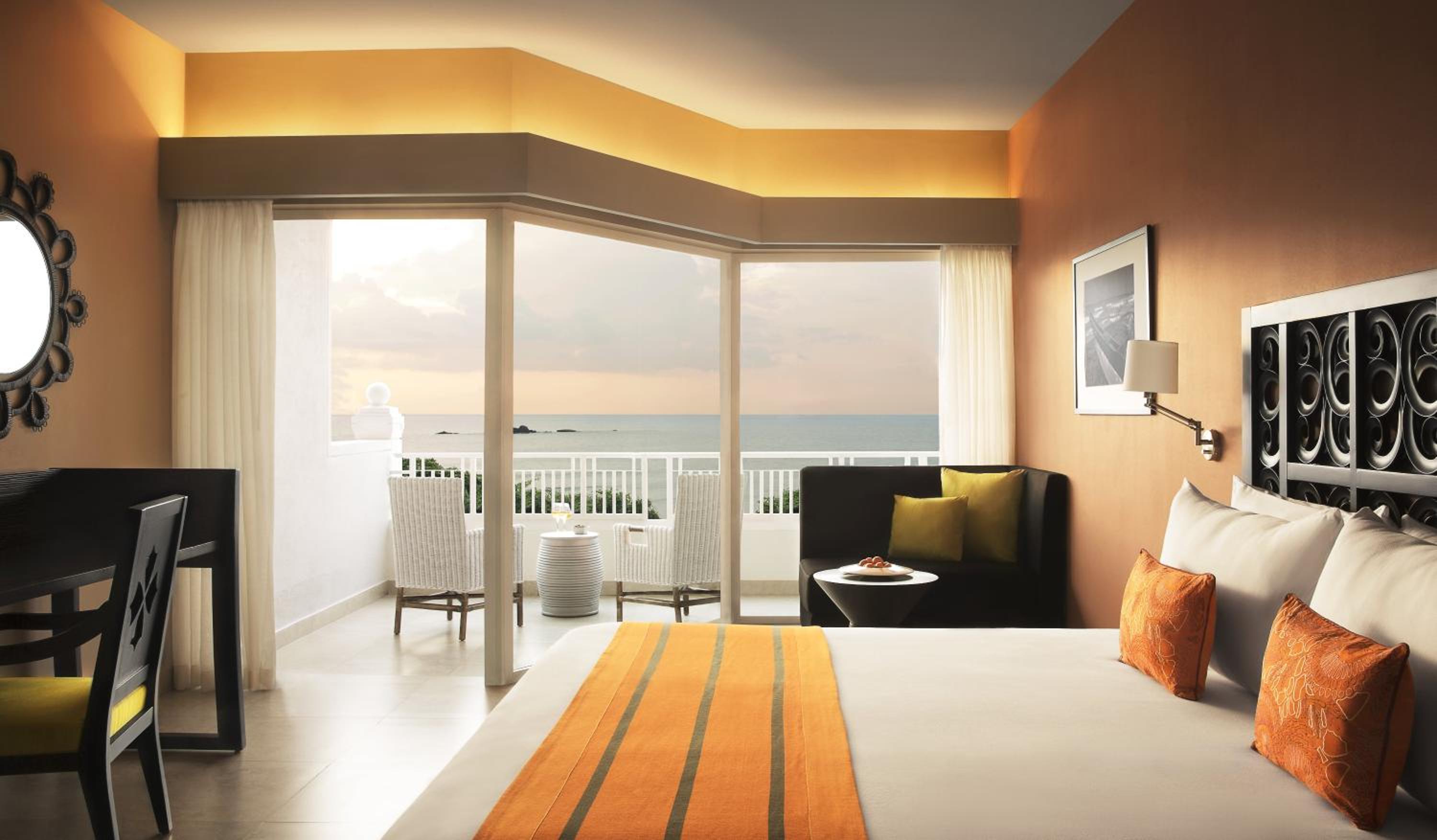 Luxury Suite King Bed photo 2