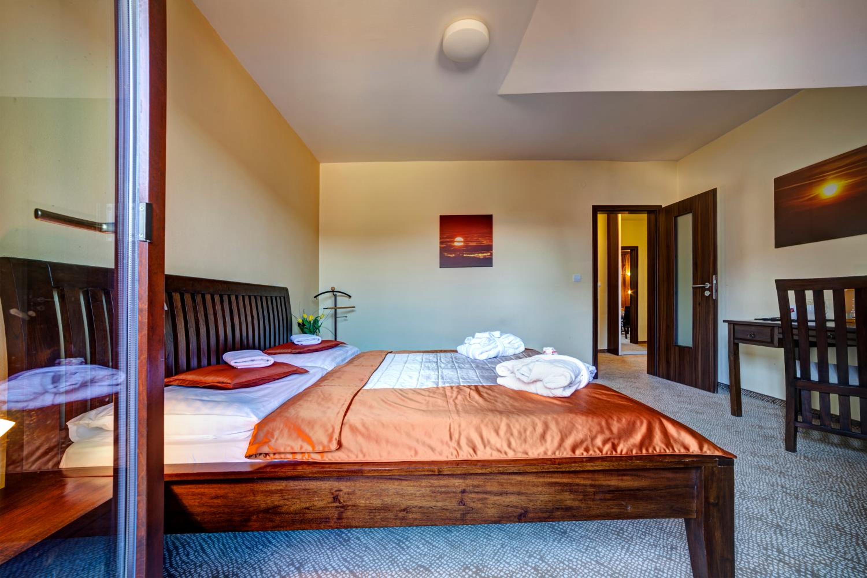 One-Bedroom Suite with Balcony