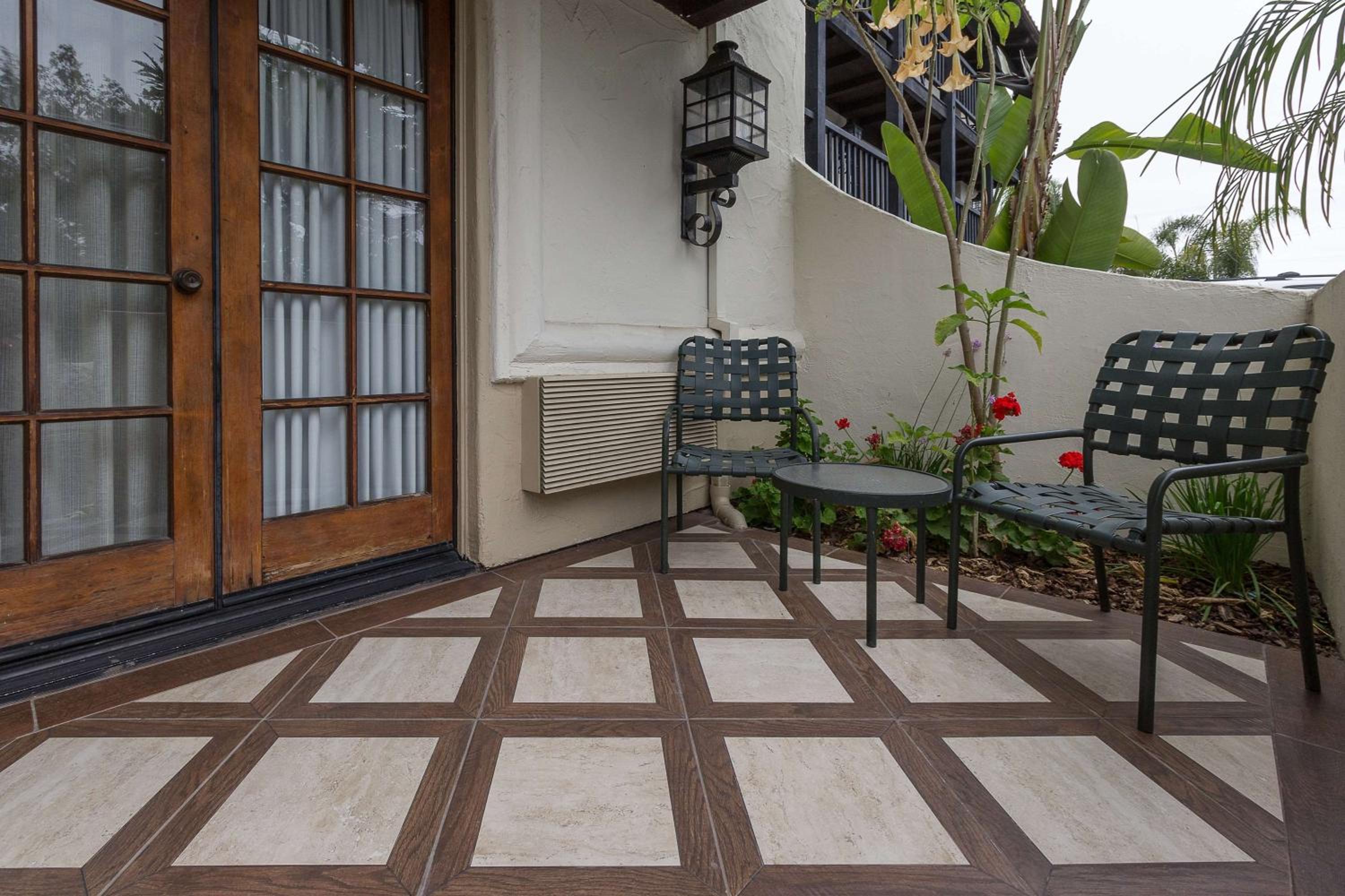 King Room with Courtyard View - Photo 8