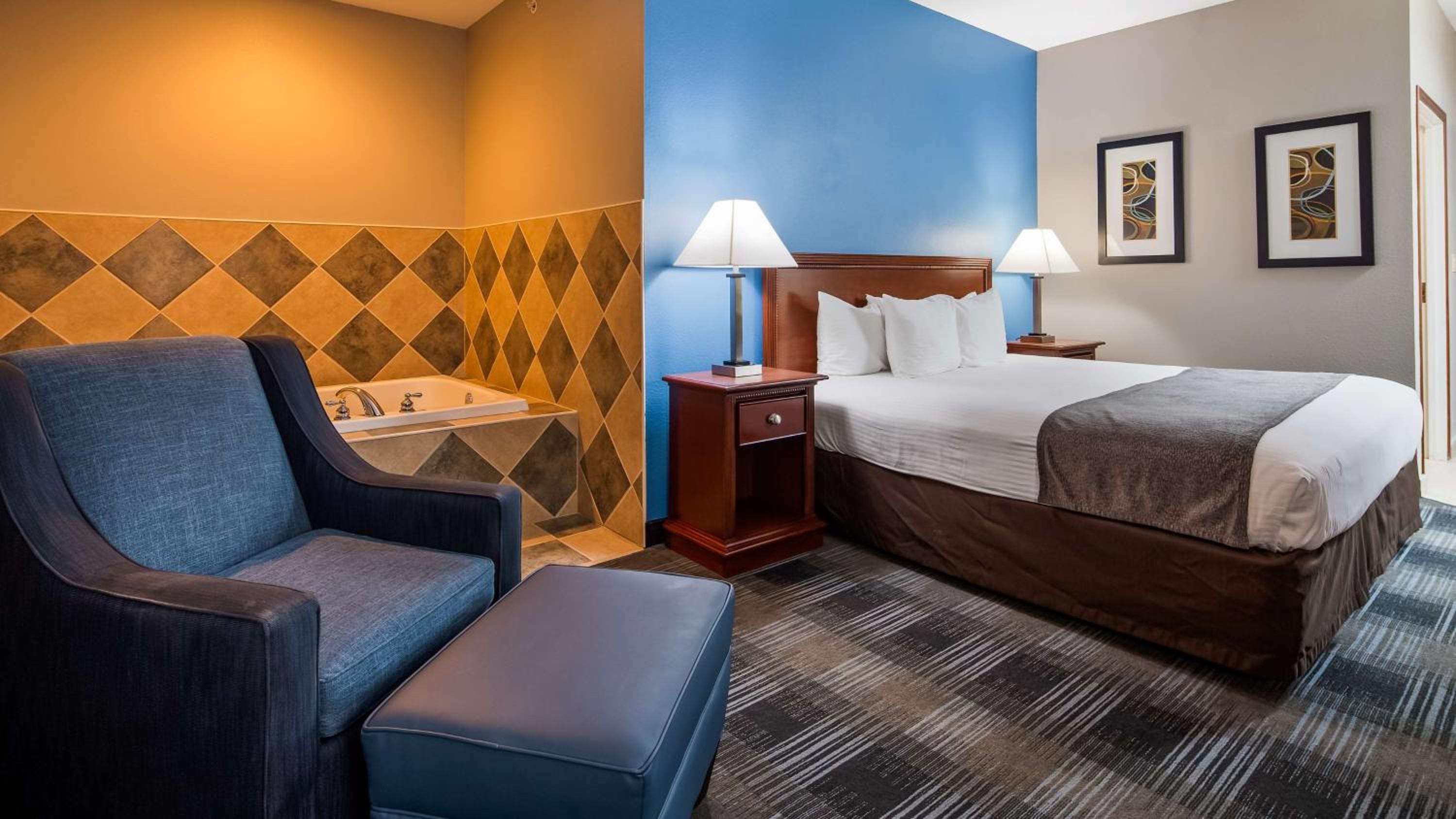 King Room with Whirlpool - Non-Smoking photo 1