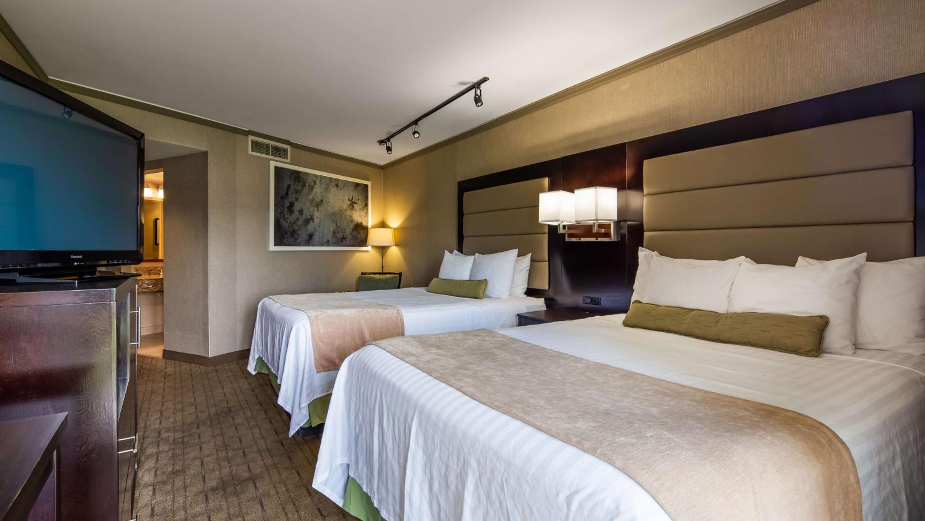 Queen Room with Two Queen Beds and Balcony - Photo 1