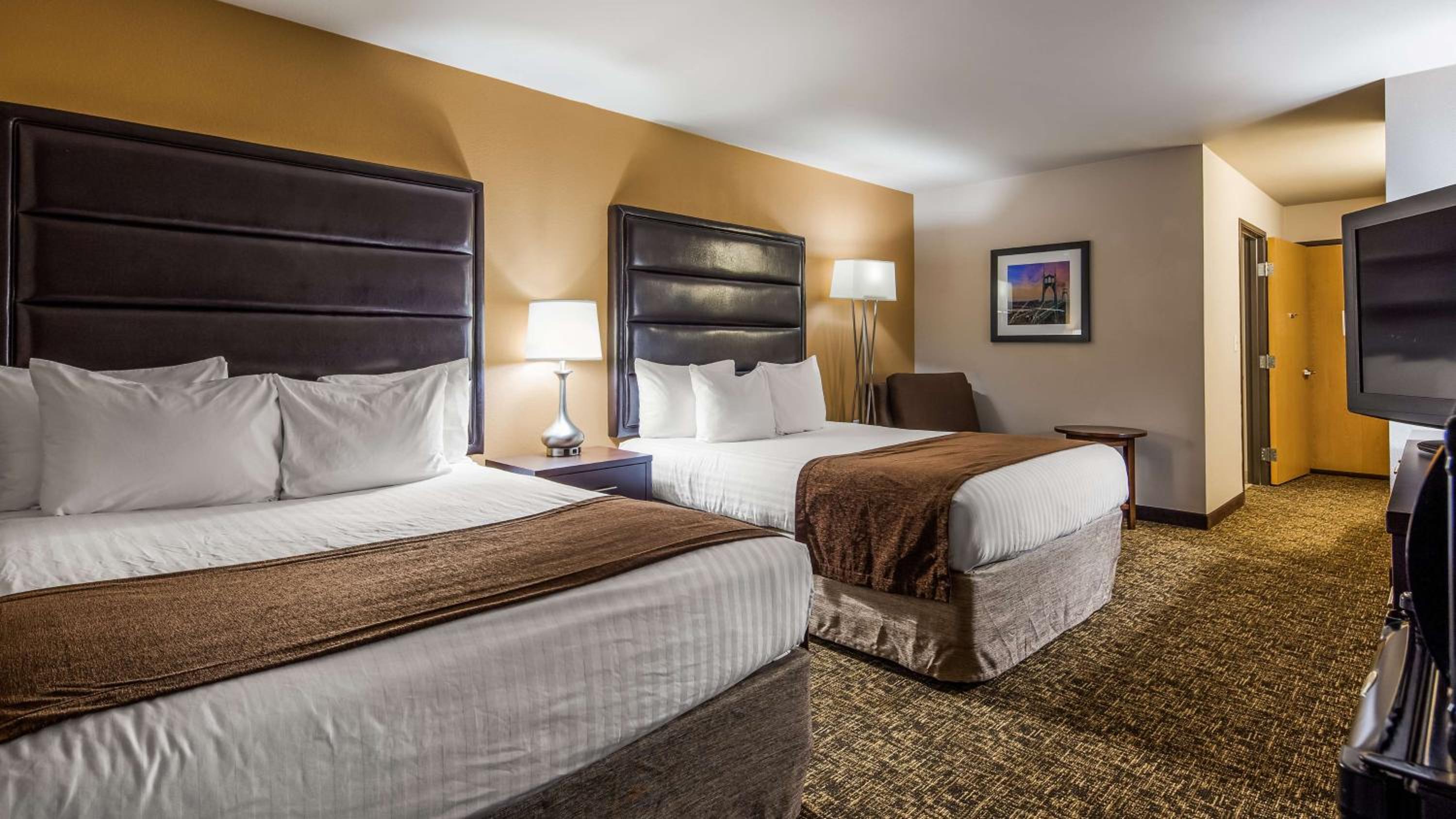 Queen Room with Two Queen Beds photo 1