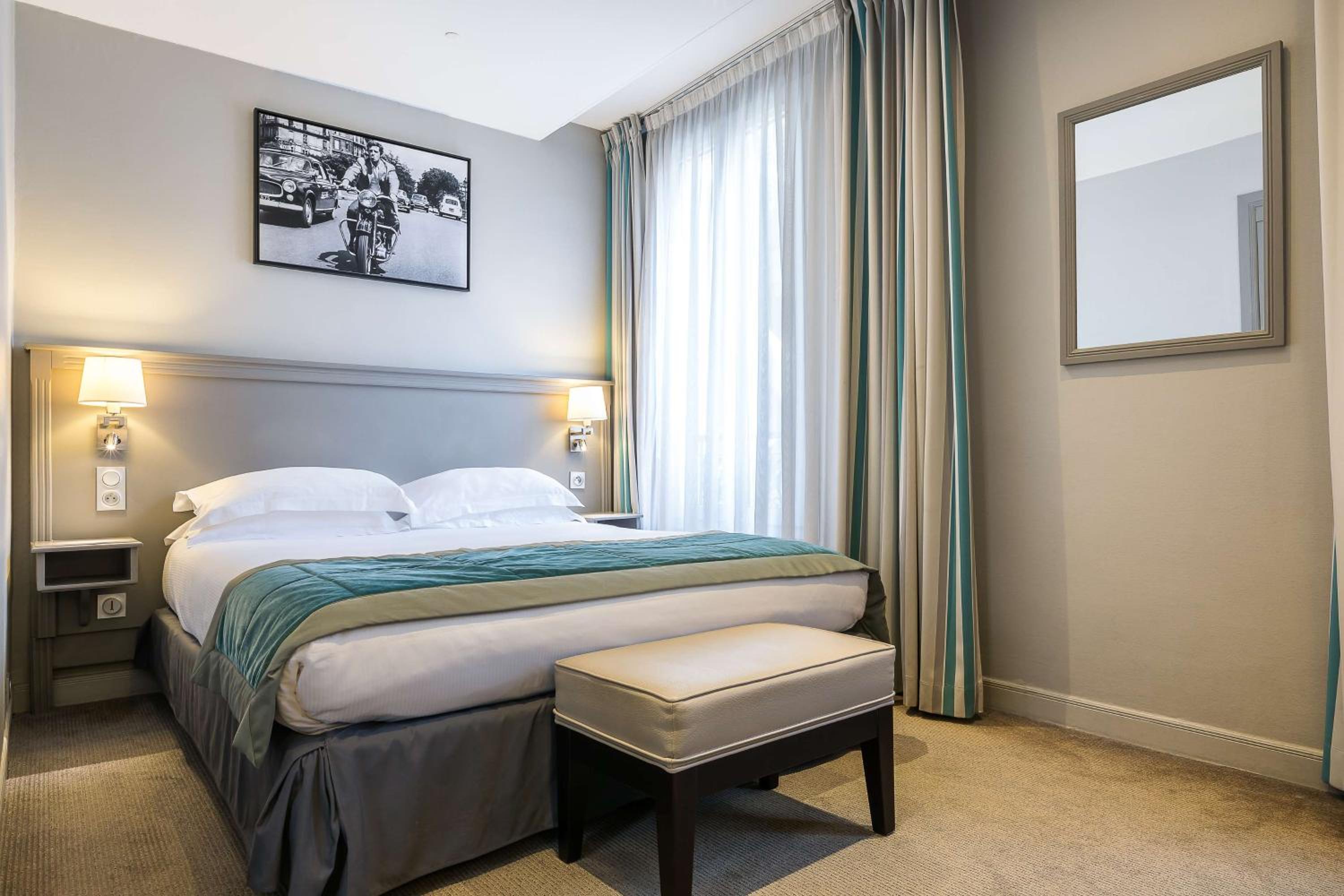 Classic Queen Room with Garden View