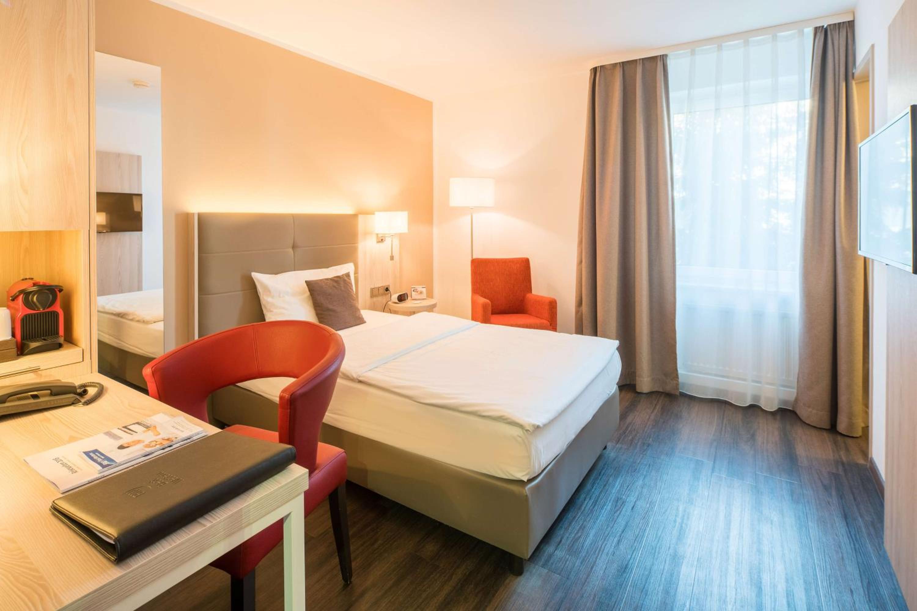 Comfort Queen Room photo 2