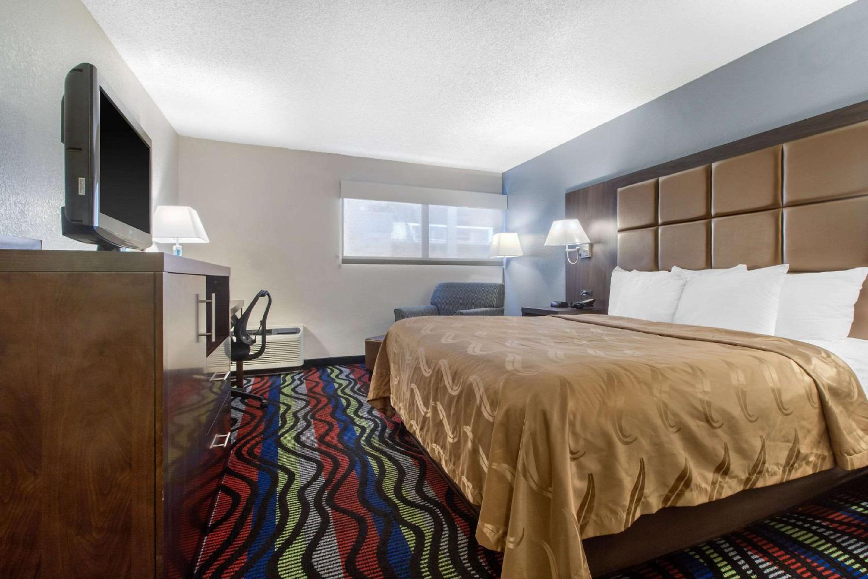 King Room - Accessible/Non-Smoking - Photo 1