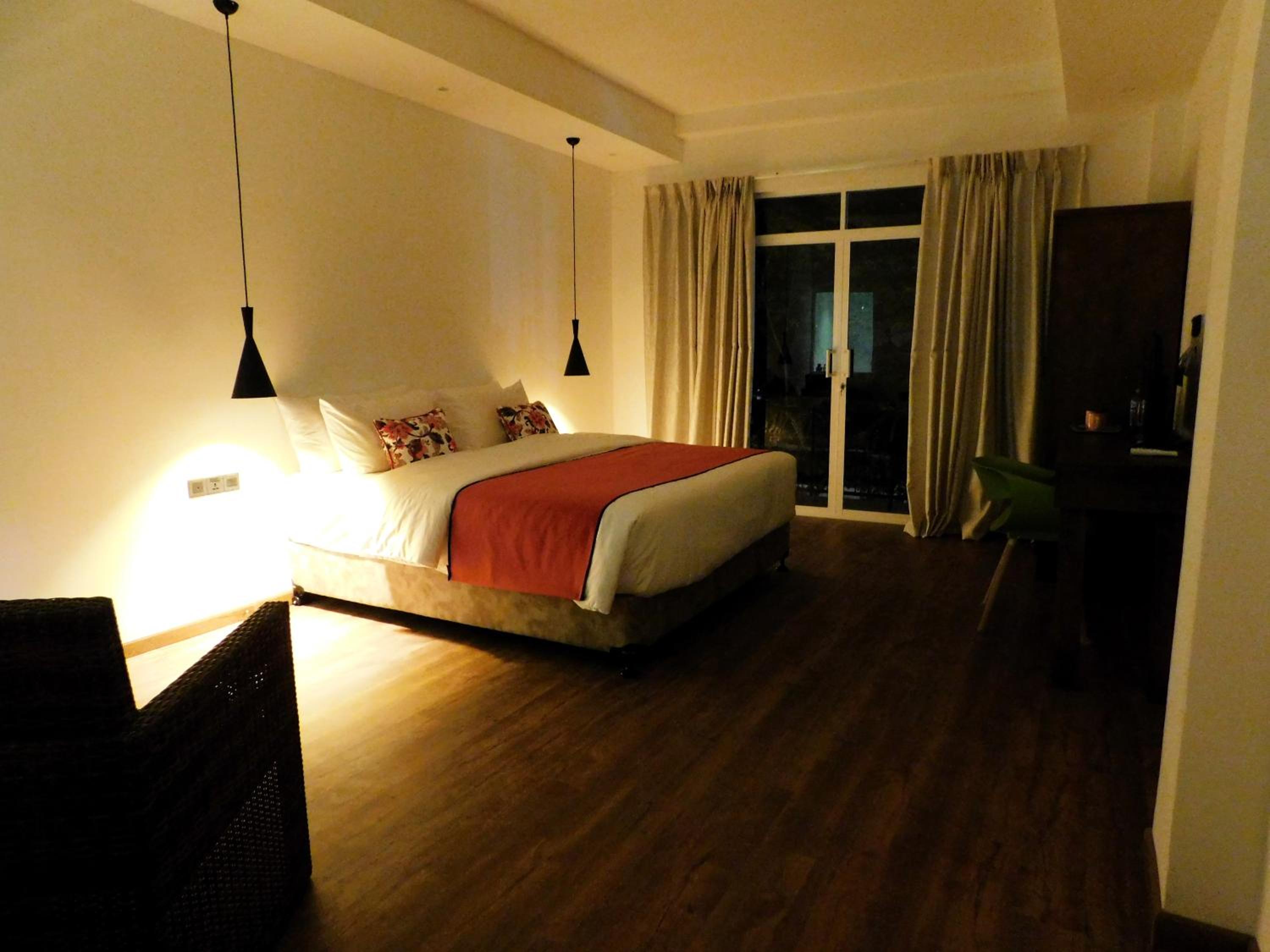 Deluxe Double Room with Balcony photo 3