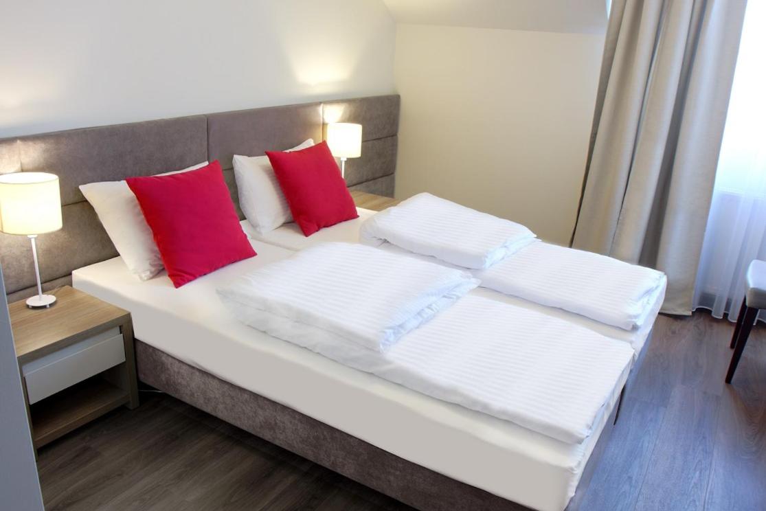 Double or Twin Room - Photo 1