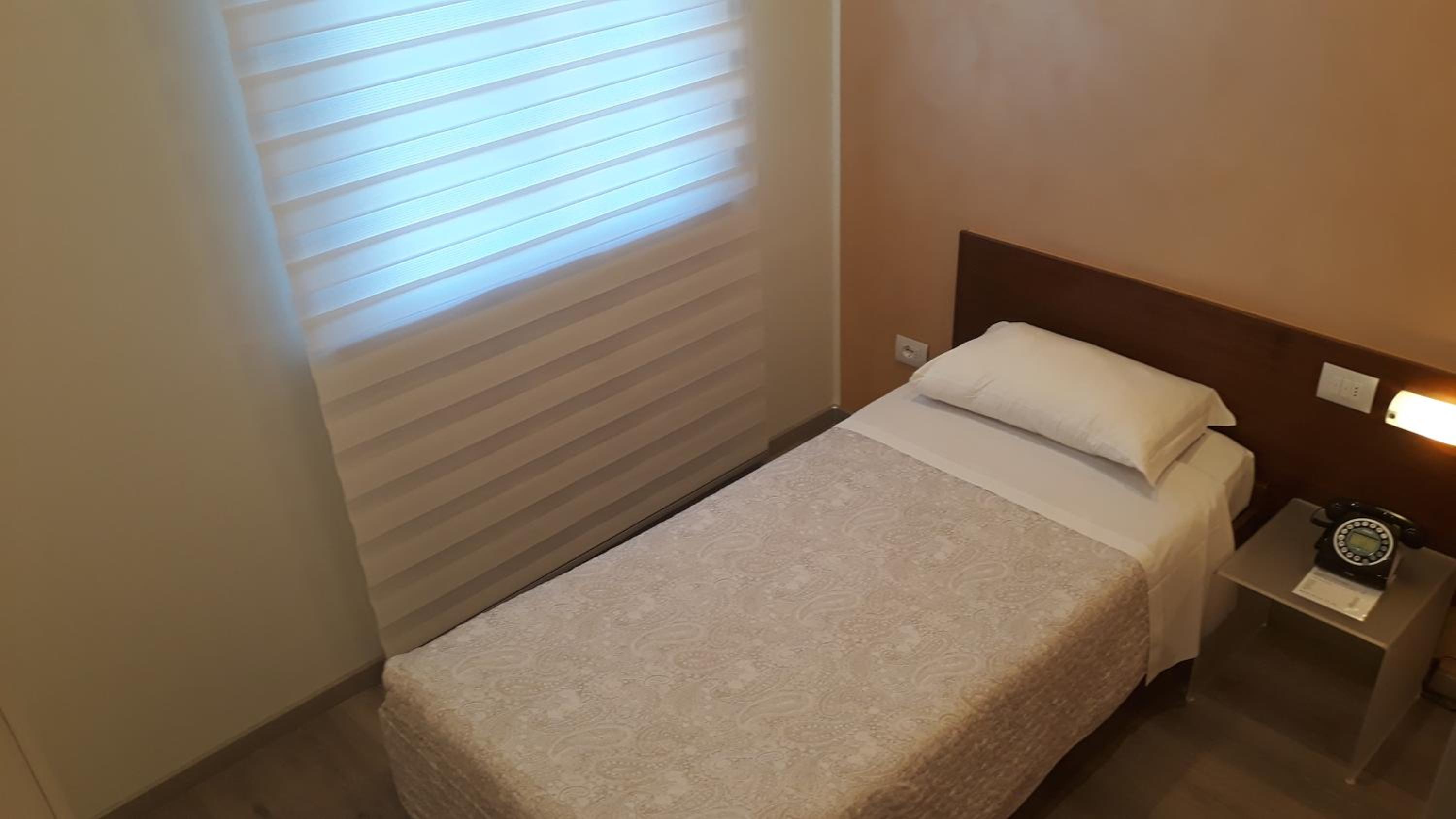 Single Room photo 2