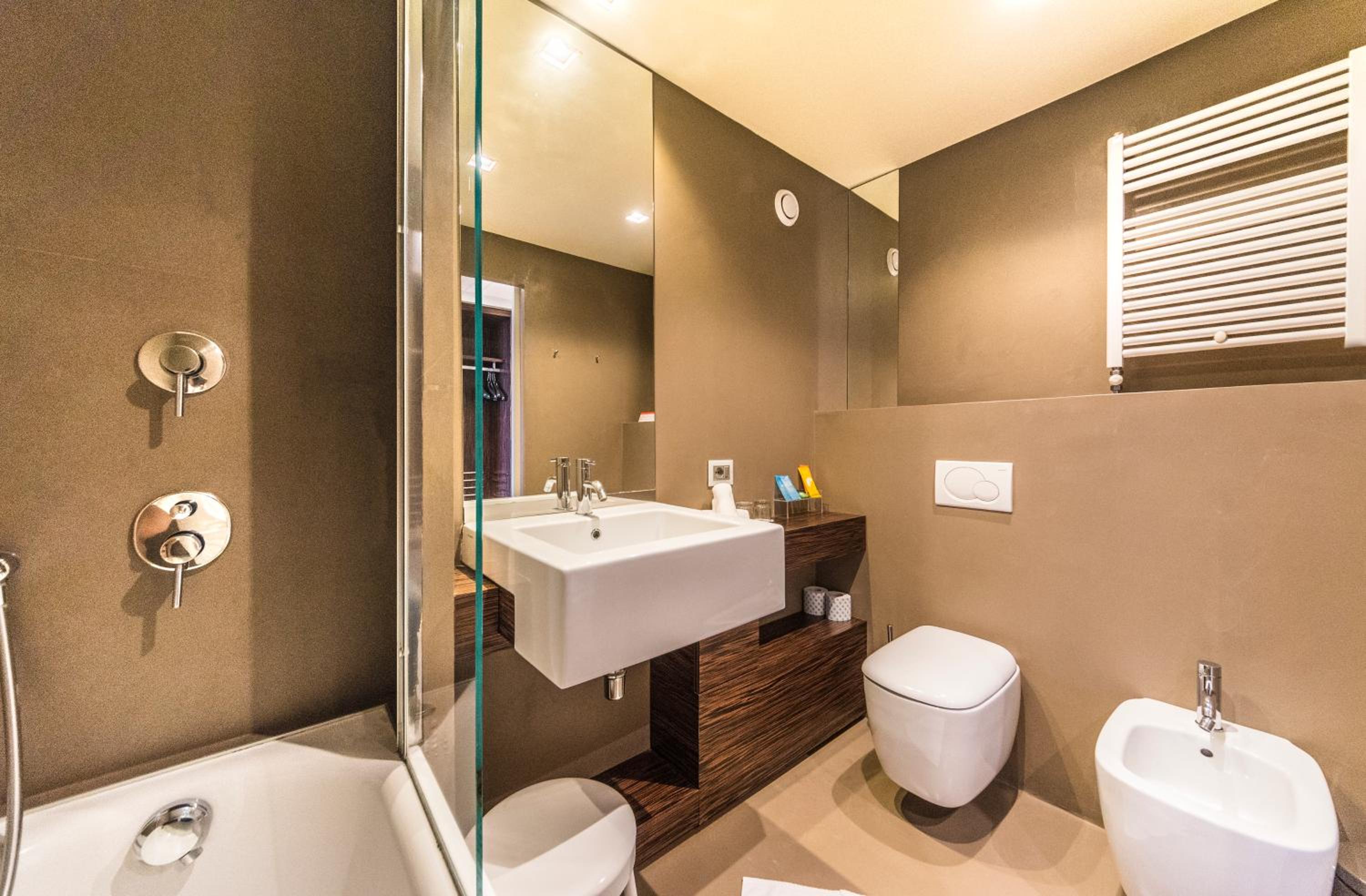 Double or Twin Room with View - Photo 5