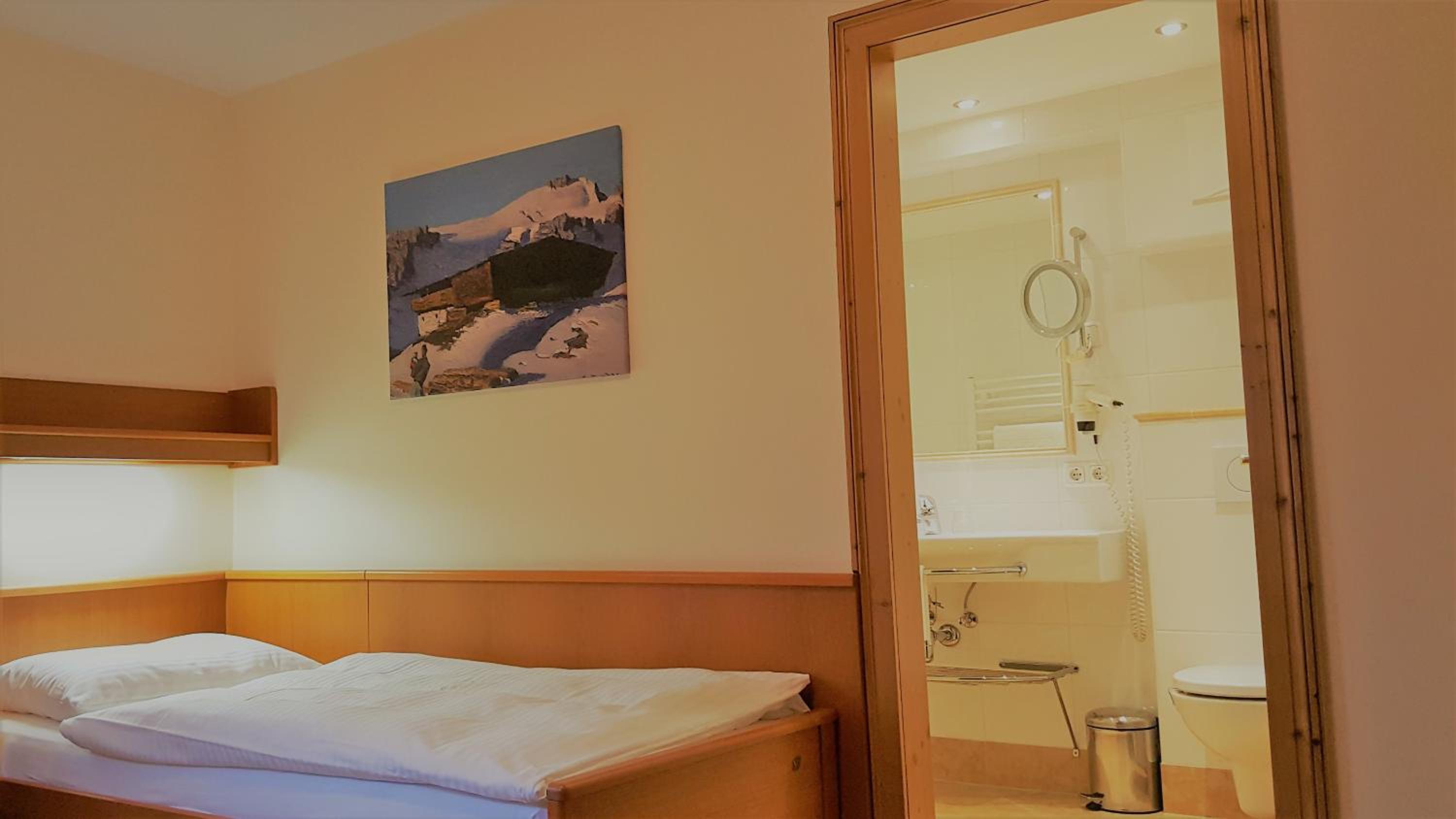 Single Room with Shower - Photo 6