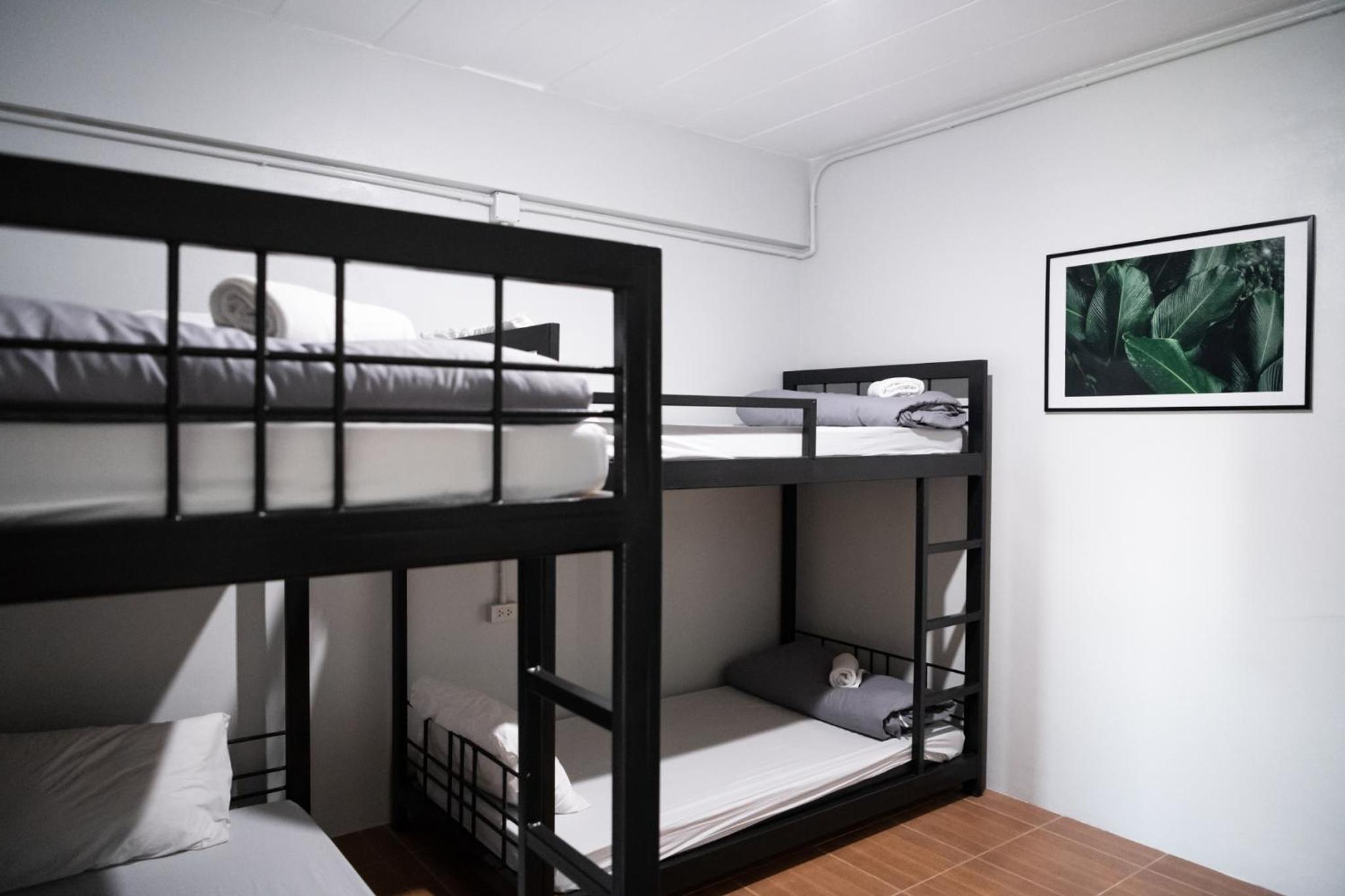 Quadruple Room with Private Bathroom photo 3