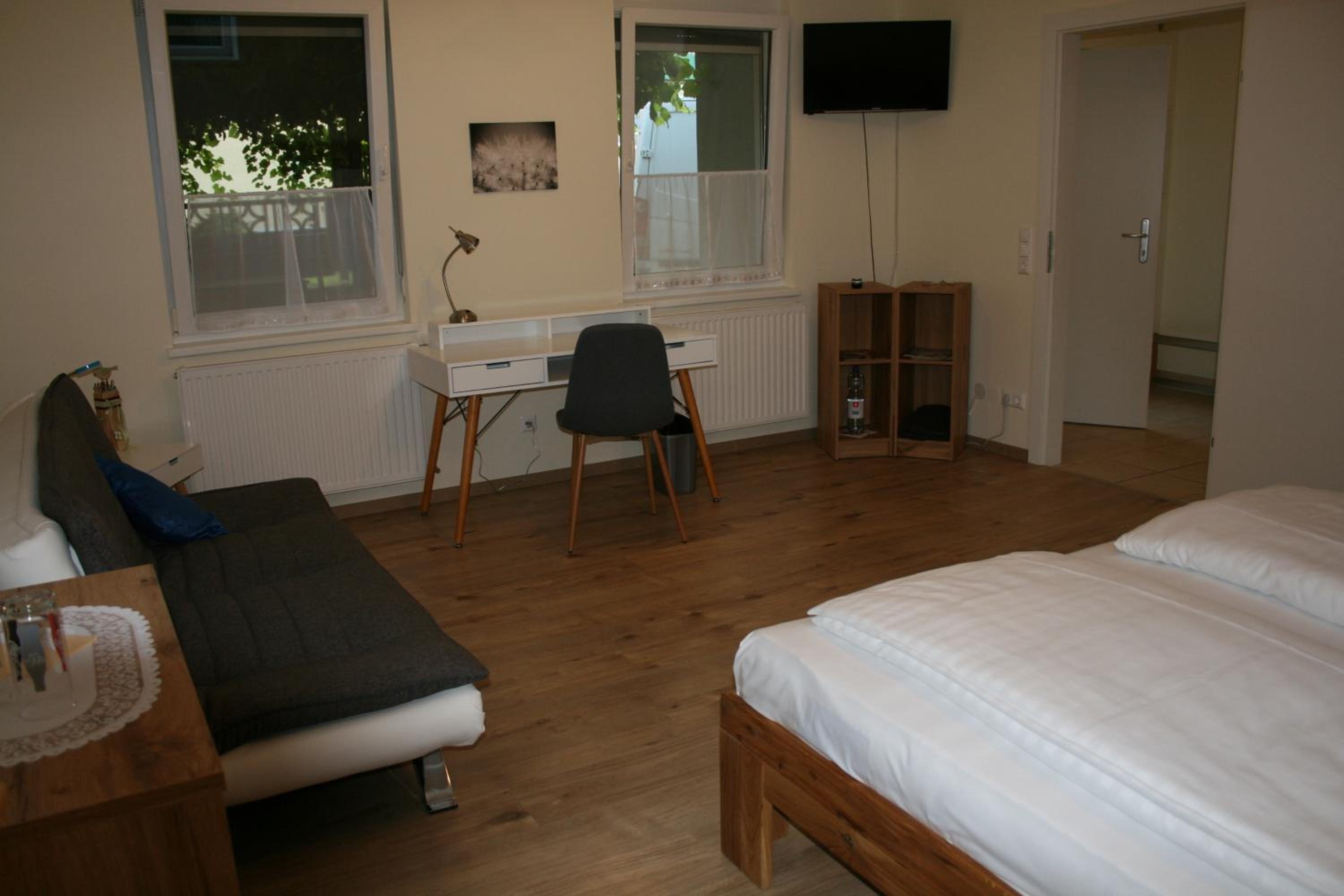 Deluxe Double Room (2 Adults + 1 Child) photo 2