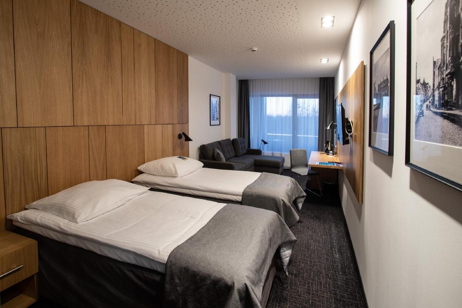 Deluxe Double Room with Balcony photo 3
