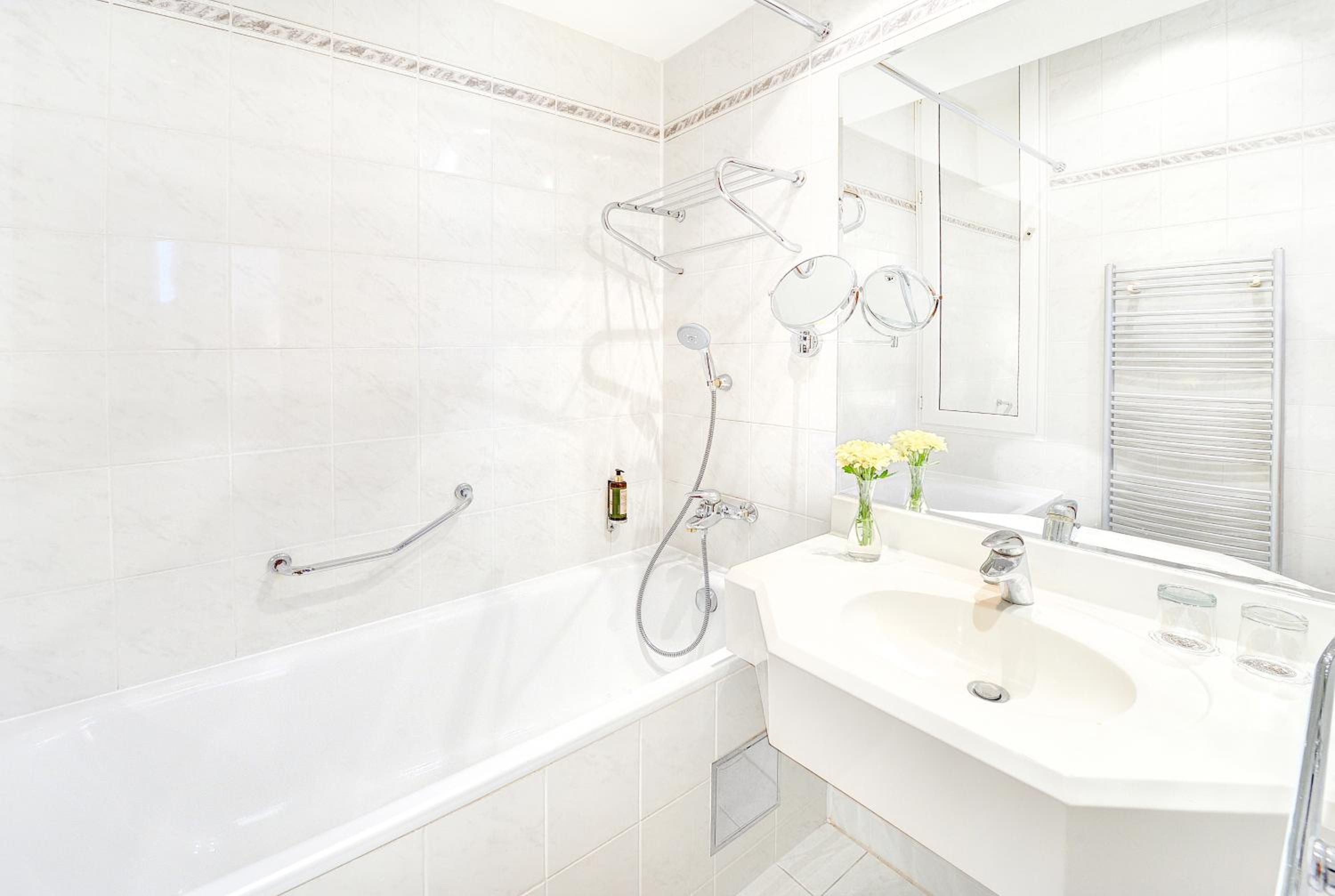 Classic Double Room with View - Photo 7