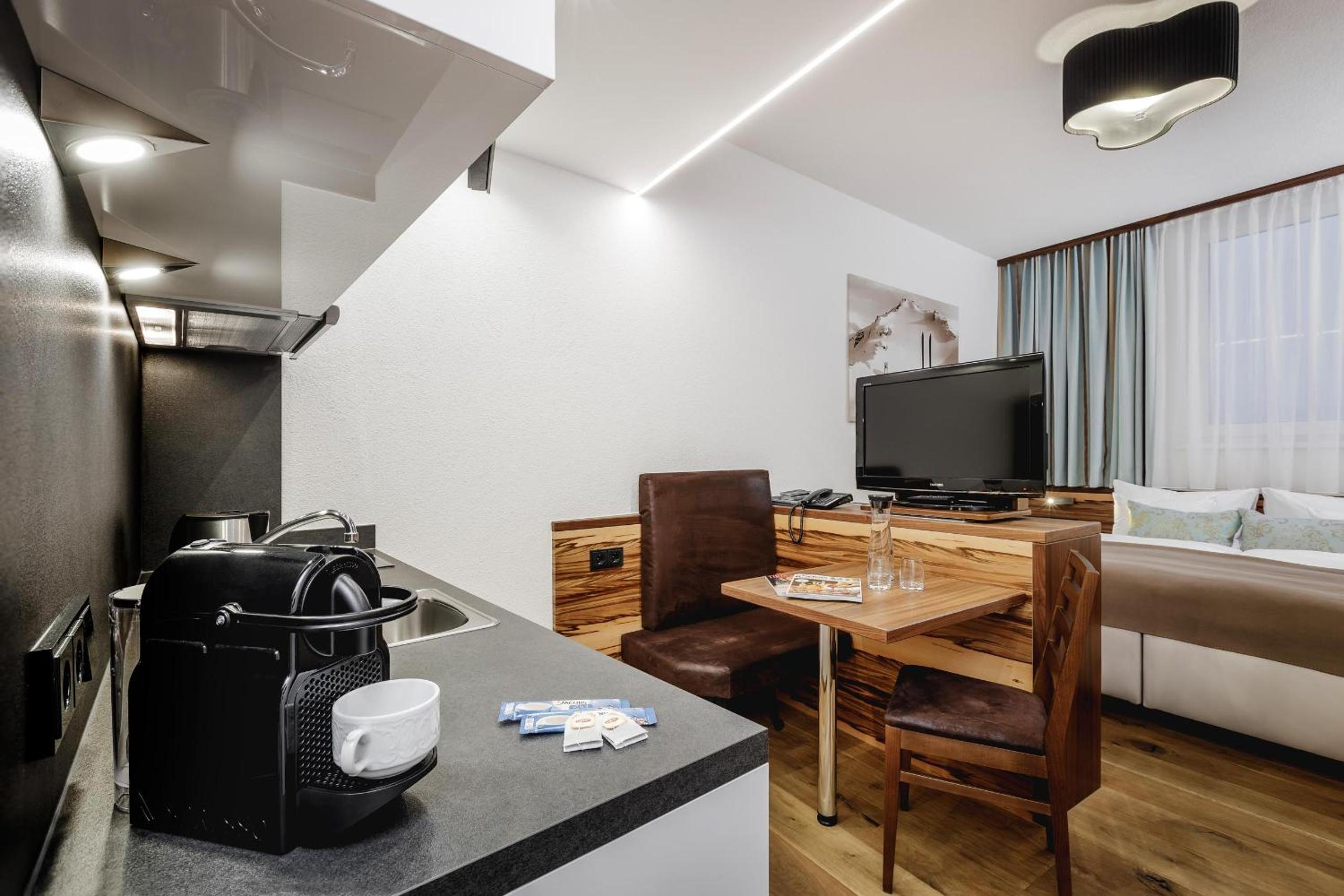 Basement Apartment (no view) - Photo 4
