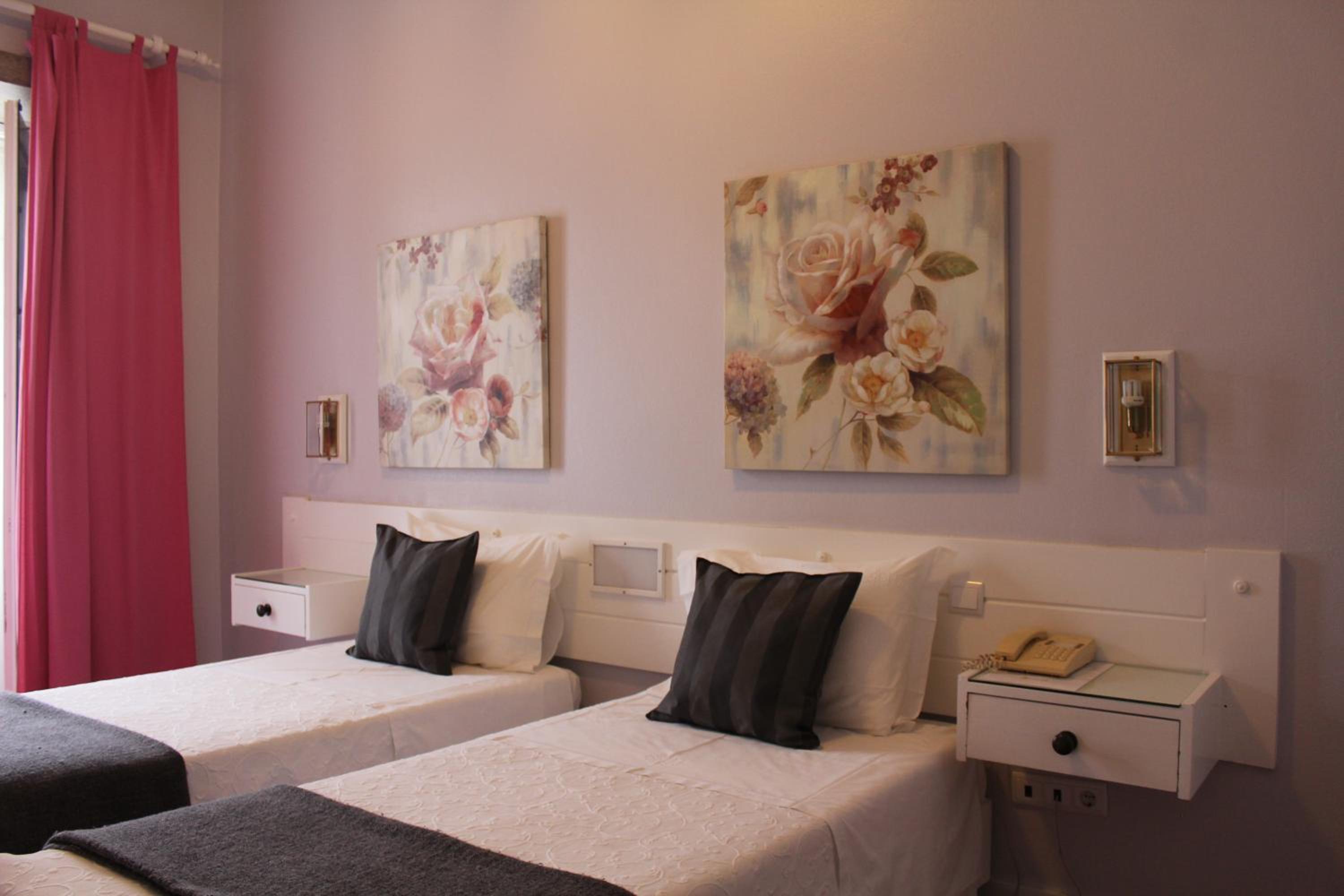 Twin Room - Photo 3