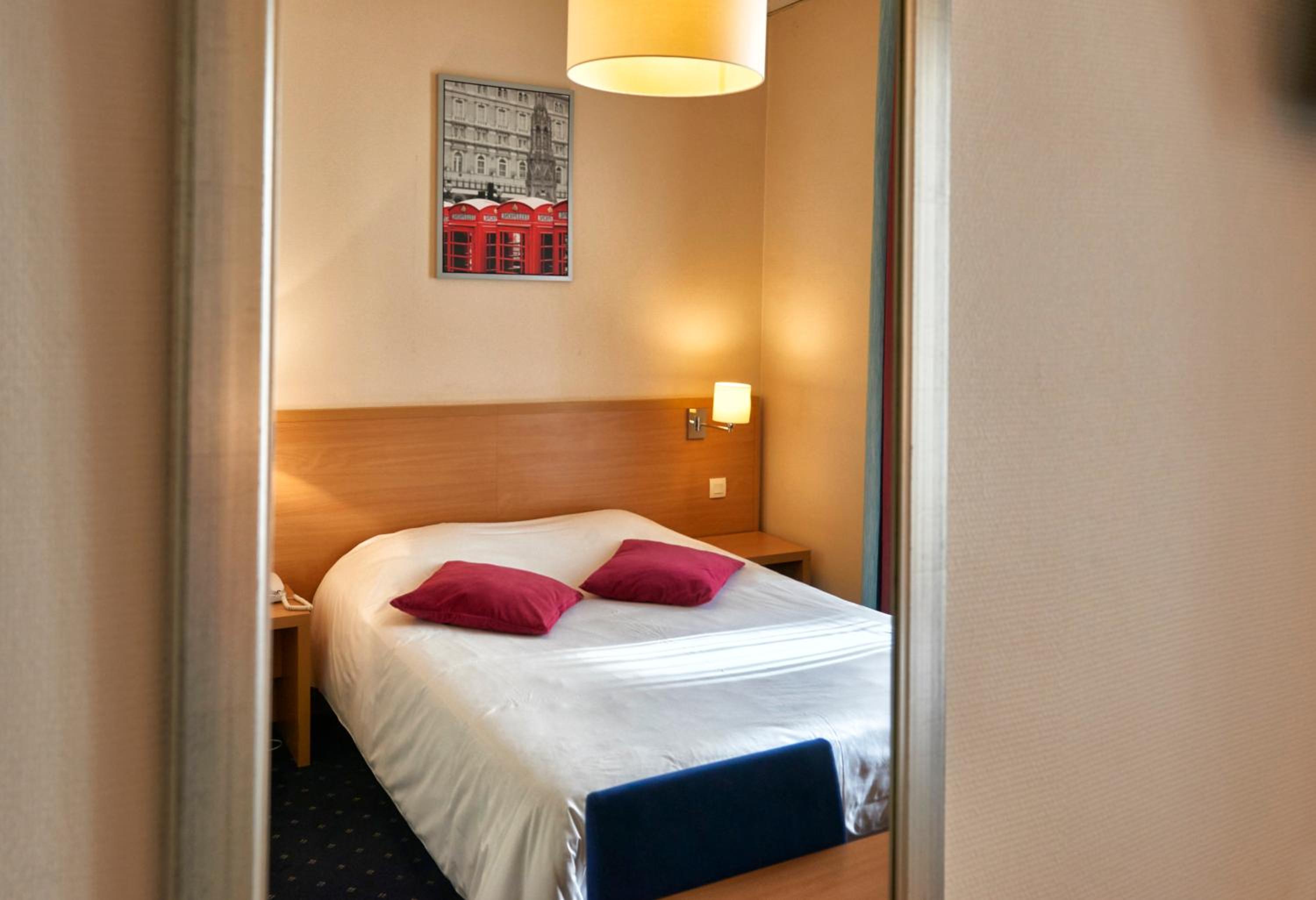 Double Room - Photo 15