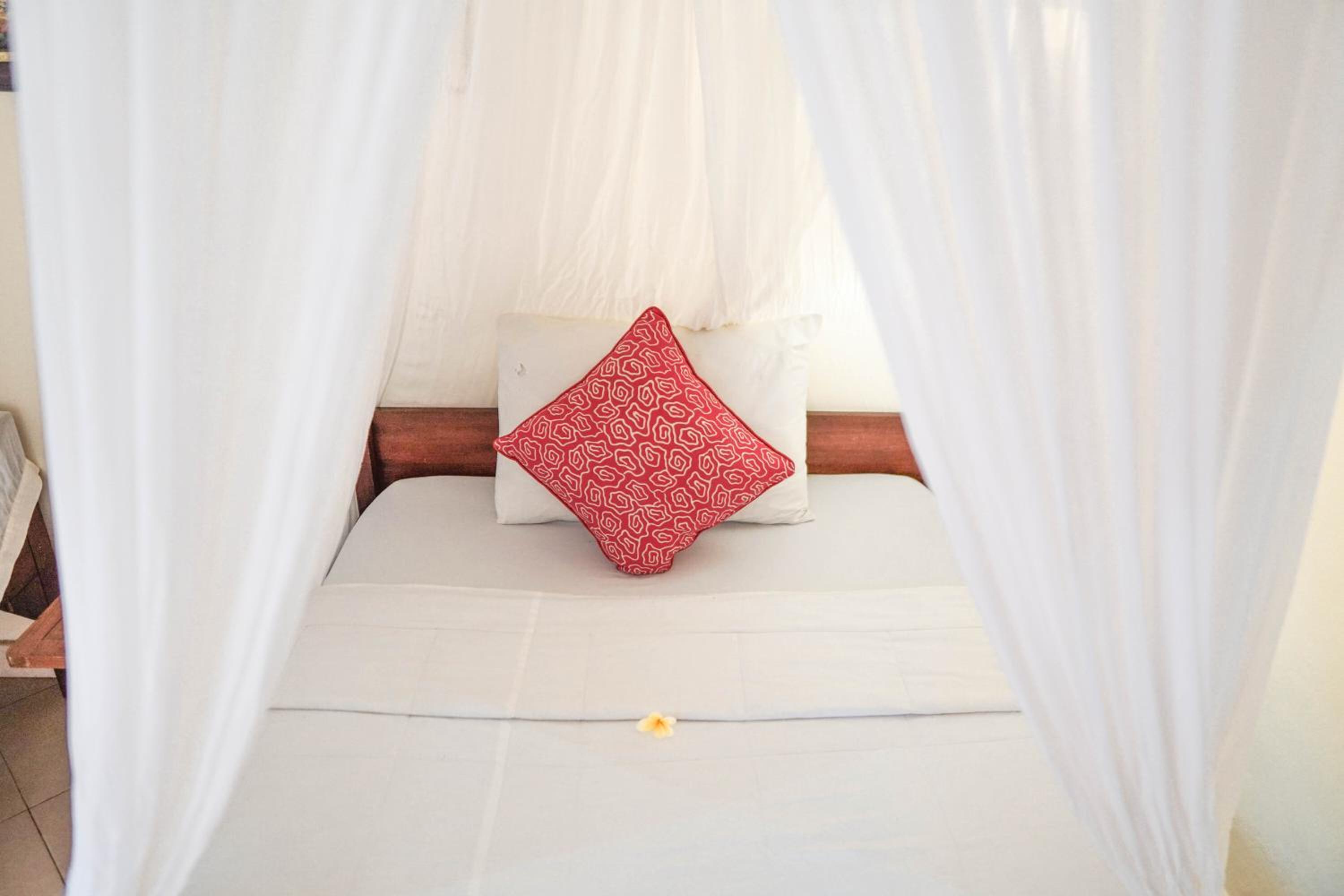 Standard Twin Room - Photo 4