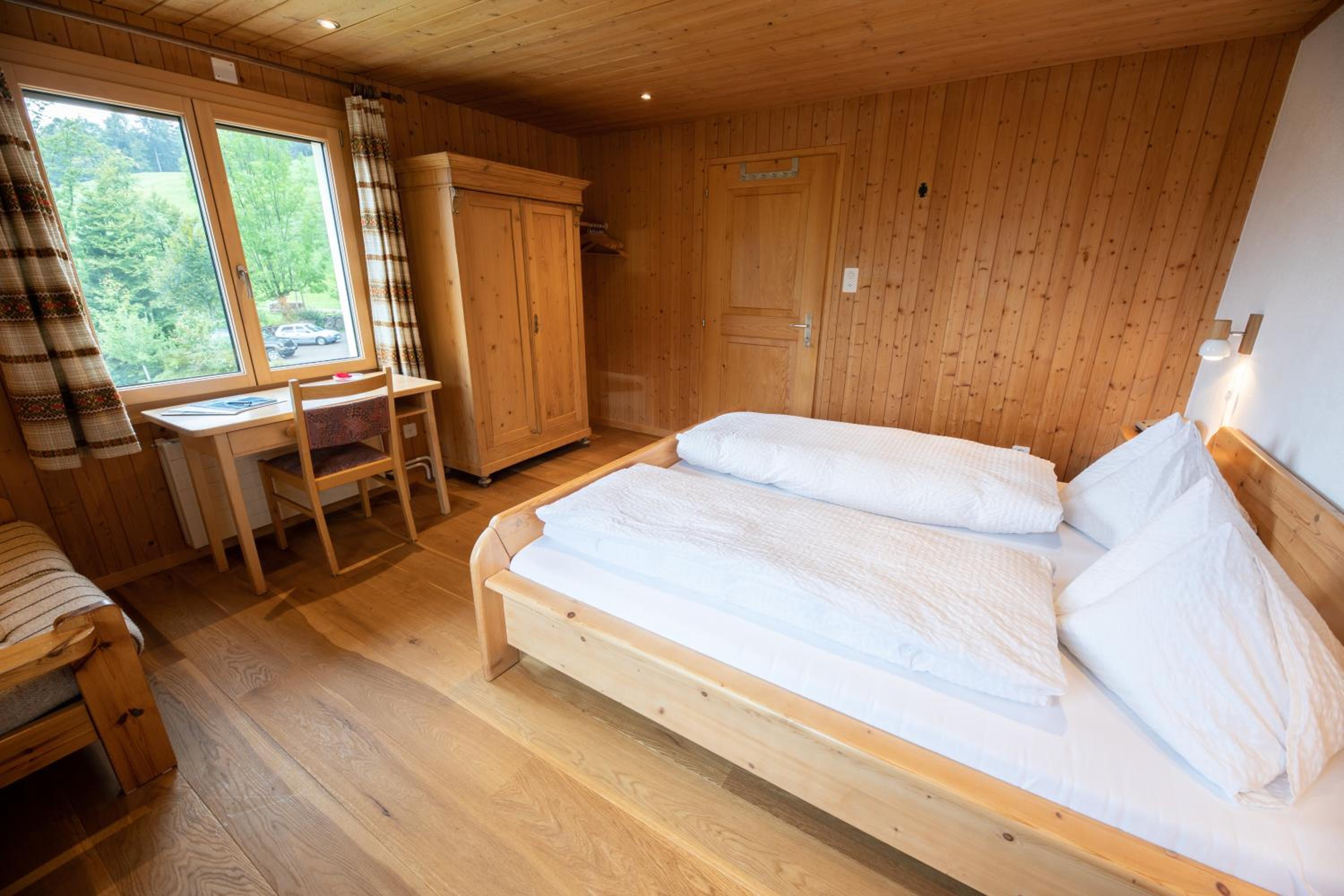 Double Room with Mountain View and Shared Bathroom photo 2