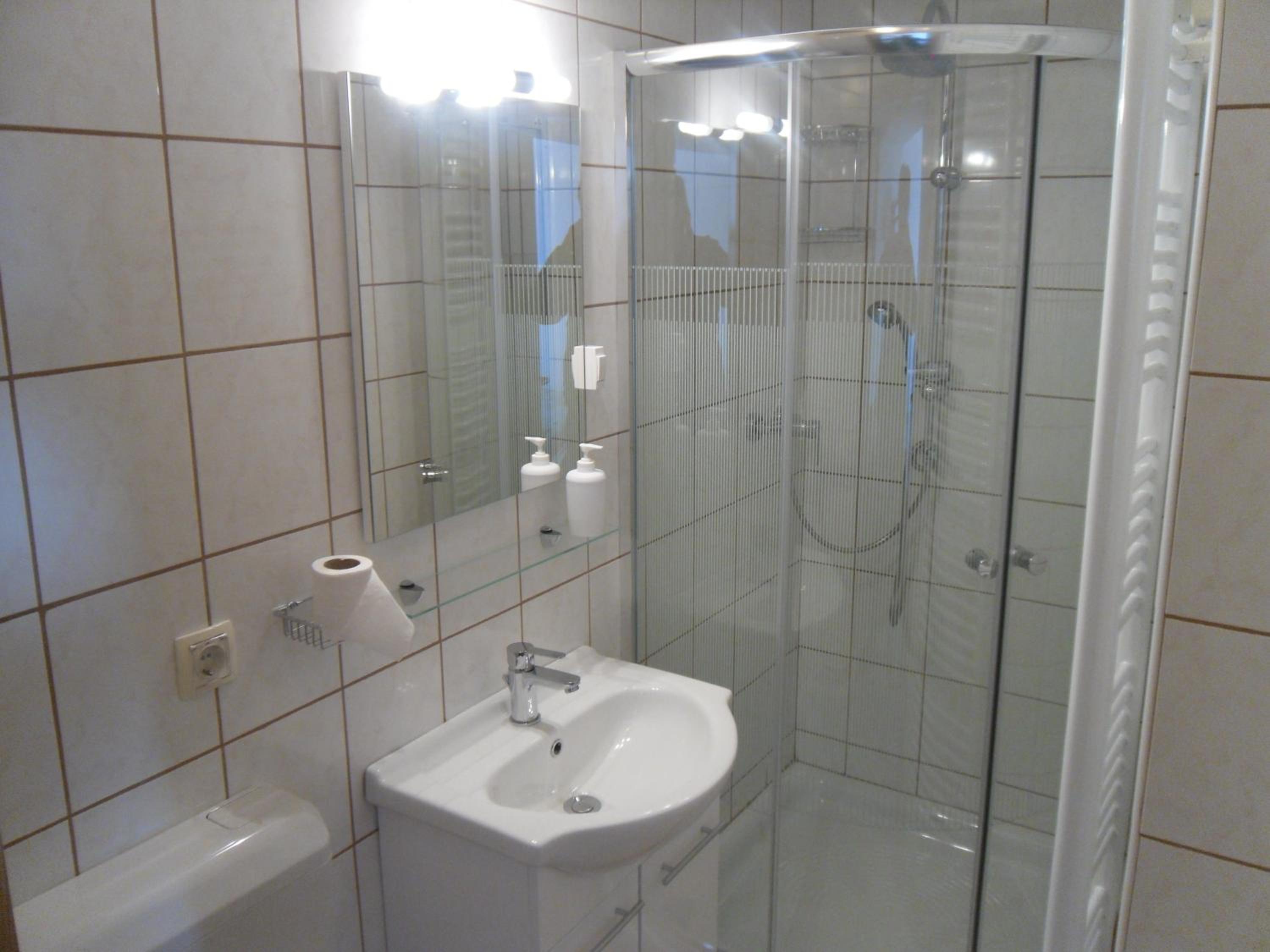 Budget Twin Room - Photo 2