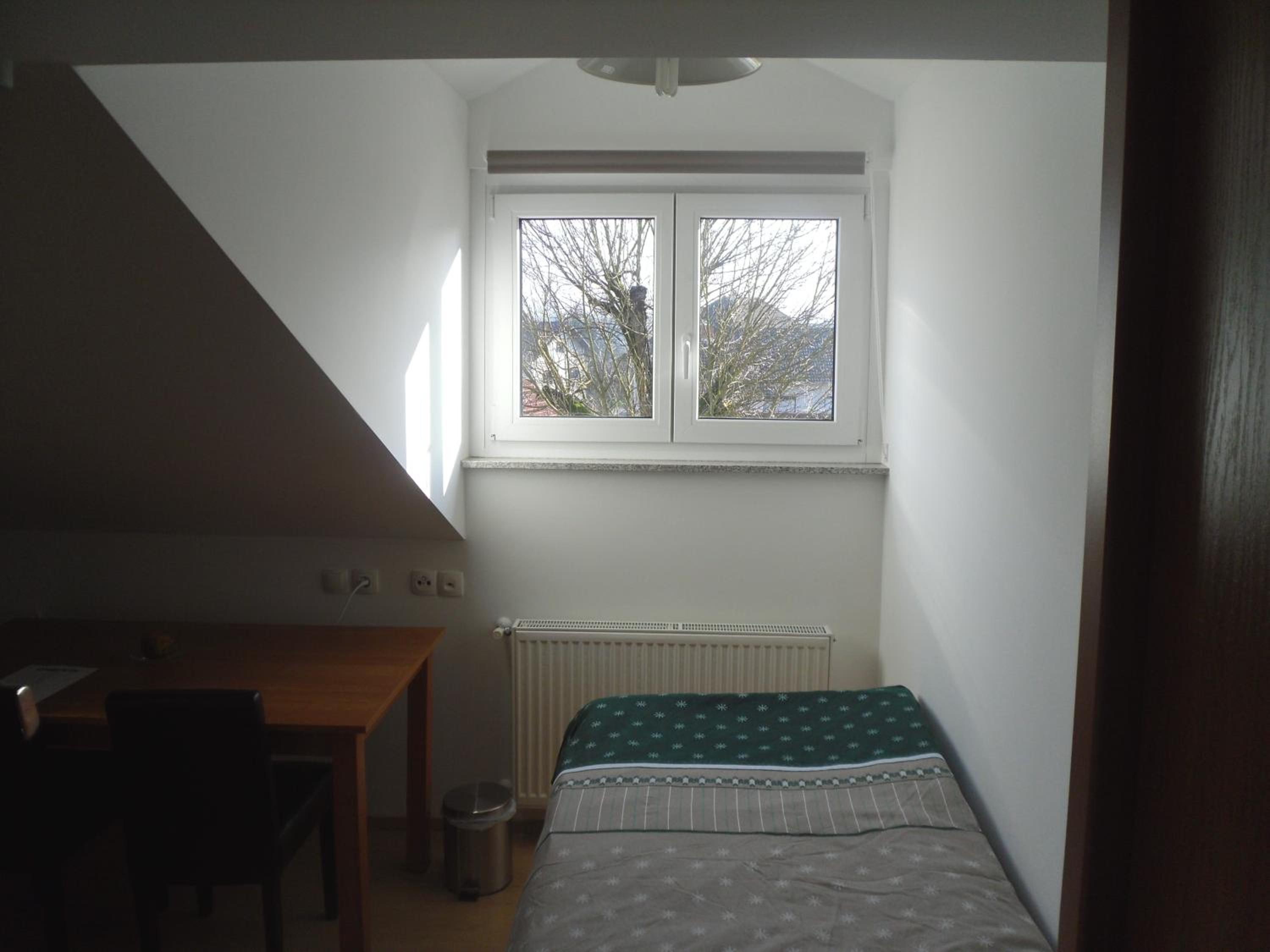 Budget Twin Room - Photo 3