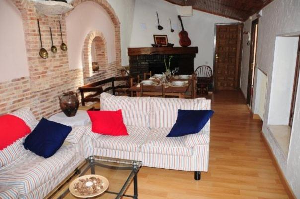 Three-Bedroom House - Photo 1