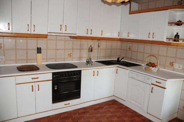 Three-Bedroom House - Photo 7