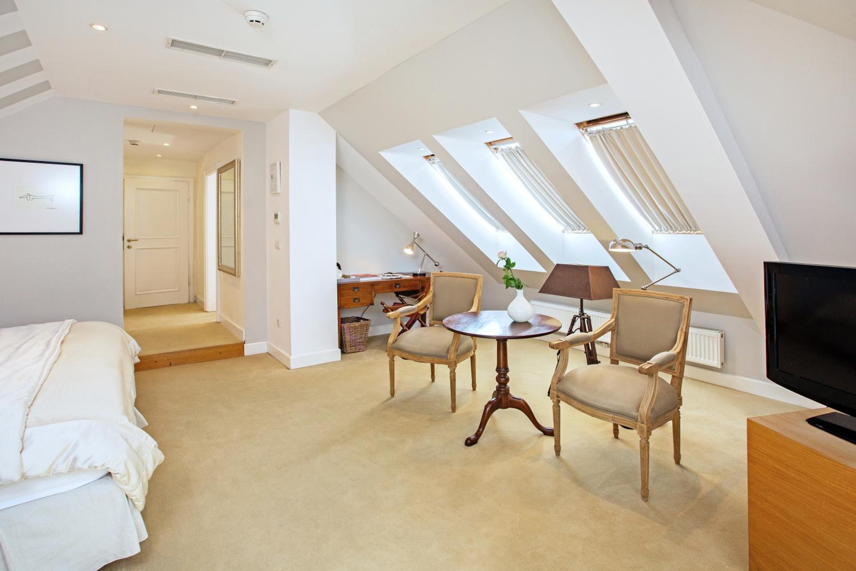 Deluxe Double or Twin Room - Photo 4