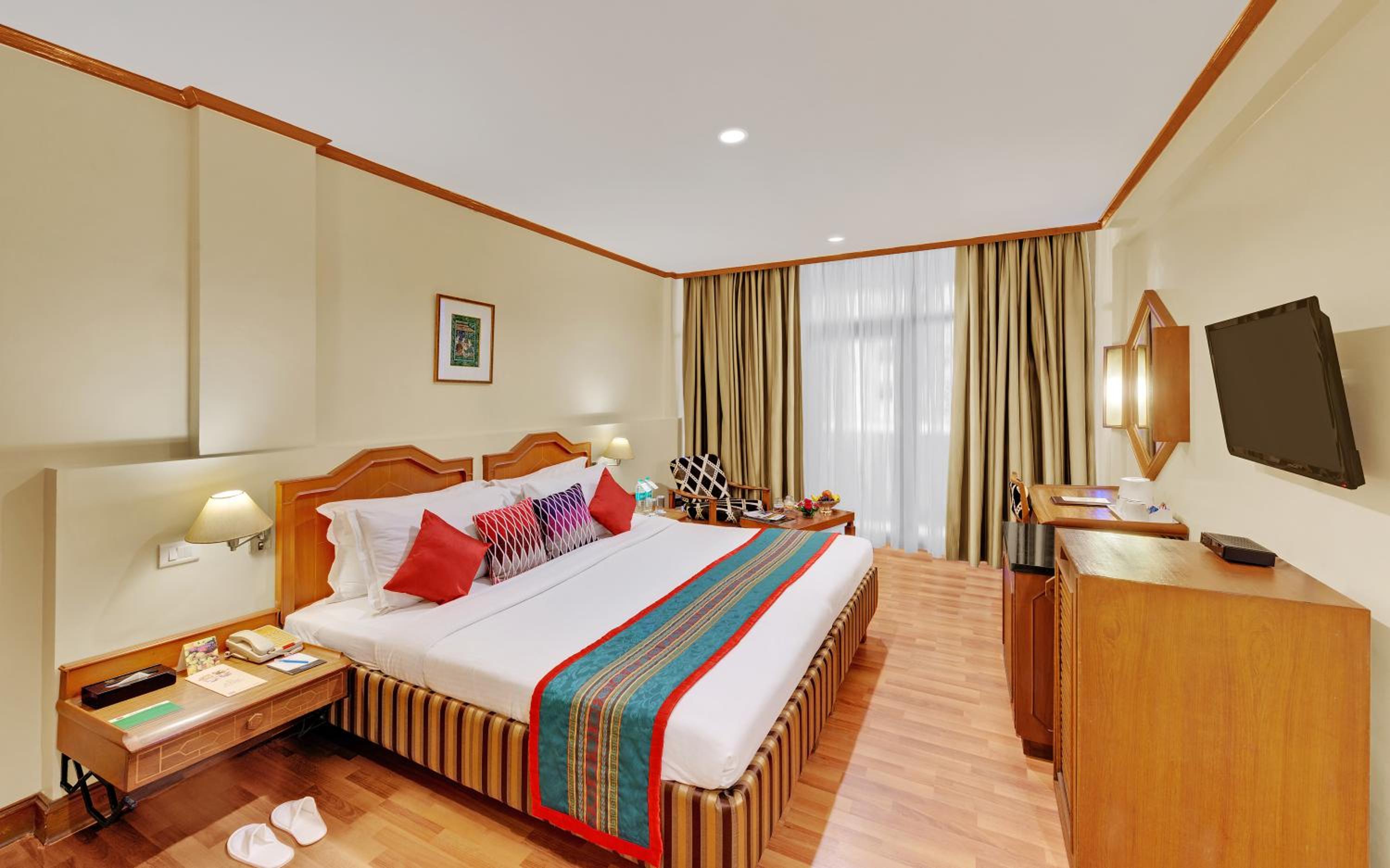 Executive Suite - Photo 1