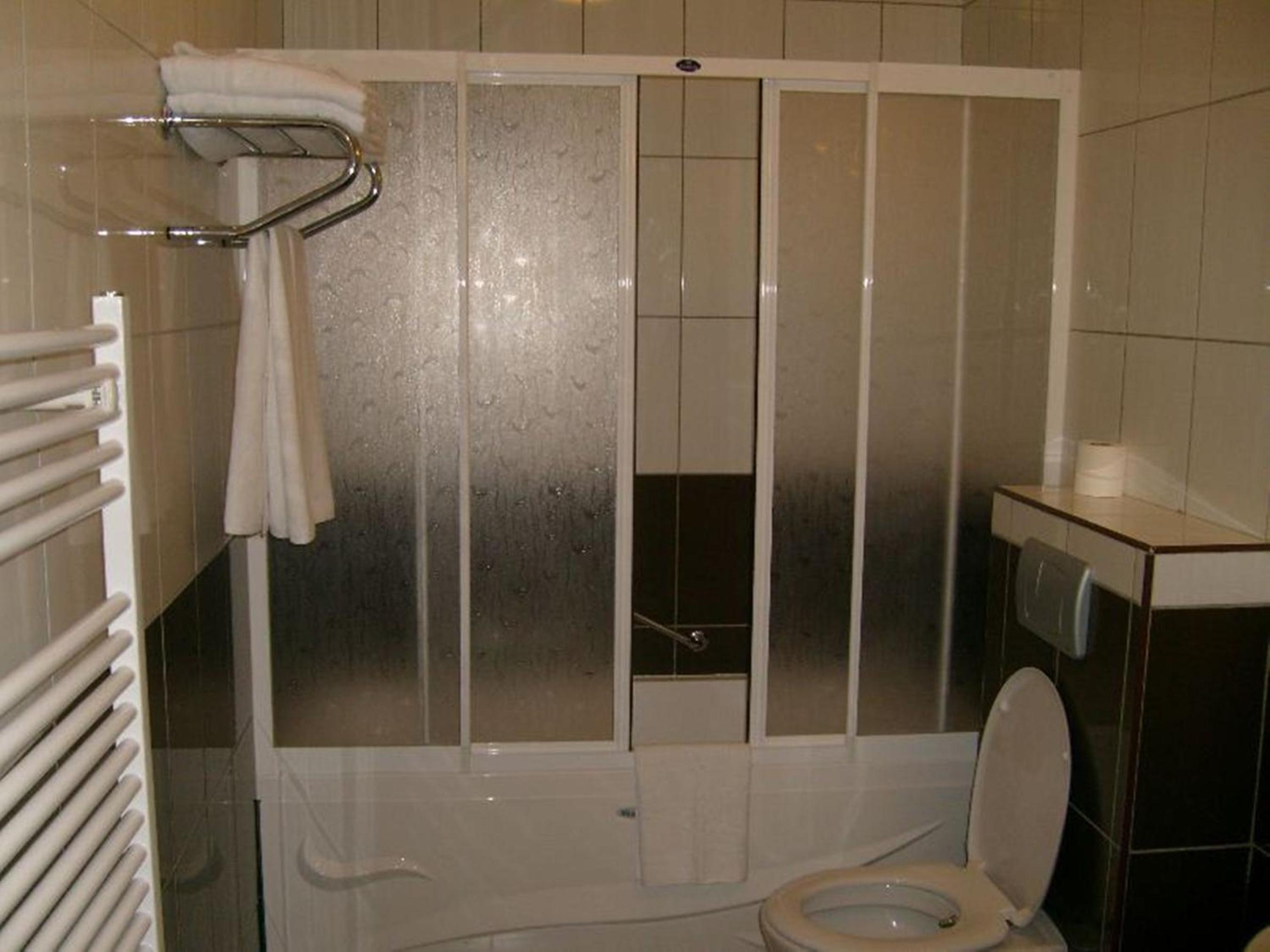 Twin Room - Photo 8
