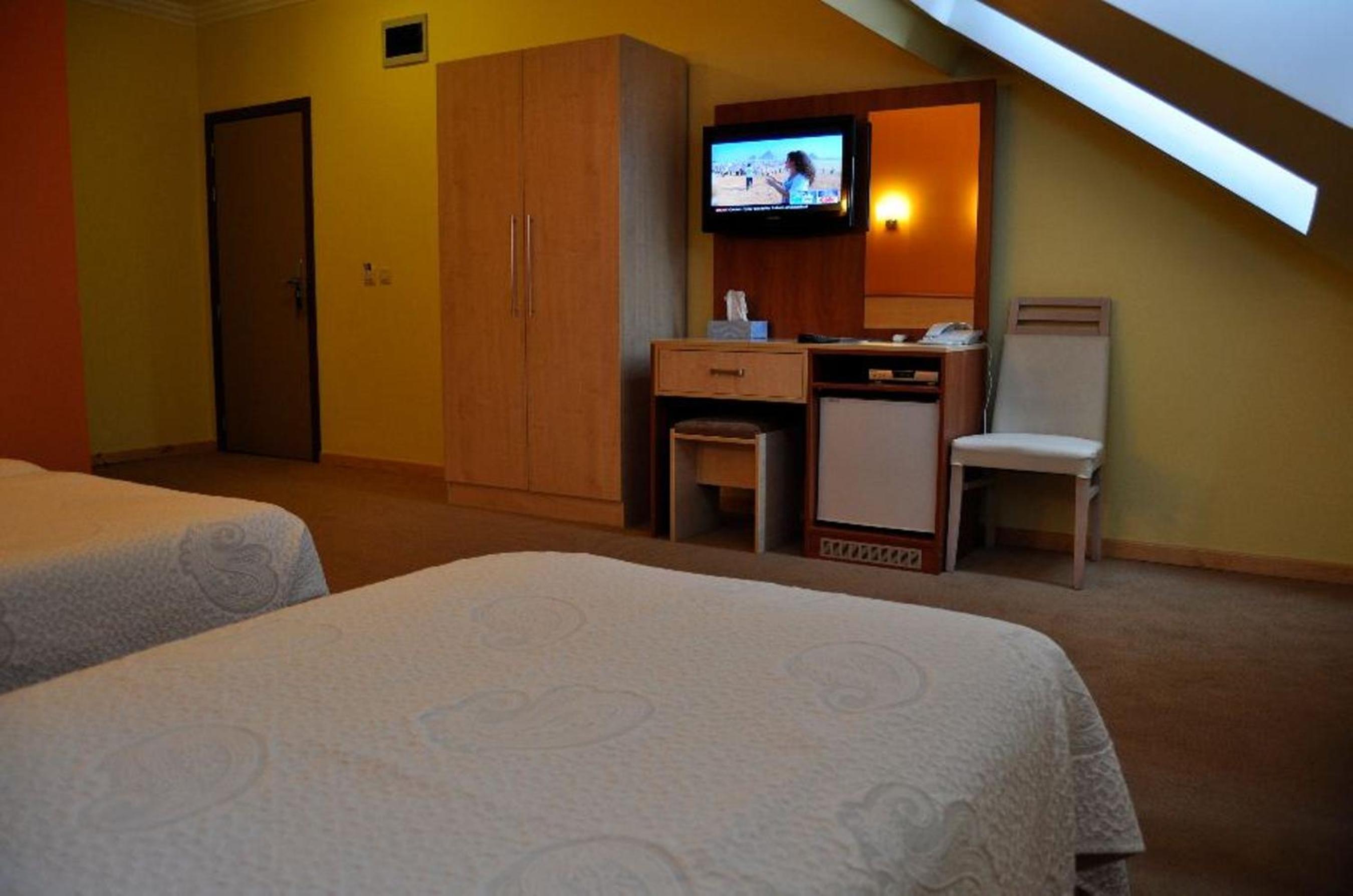 Twin Room - Photo 2