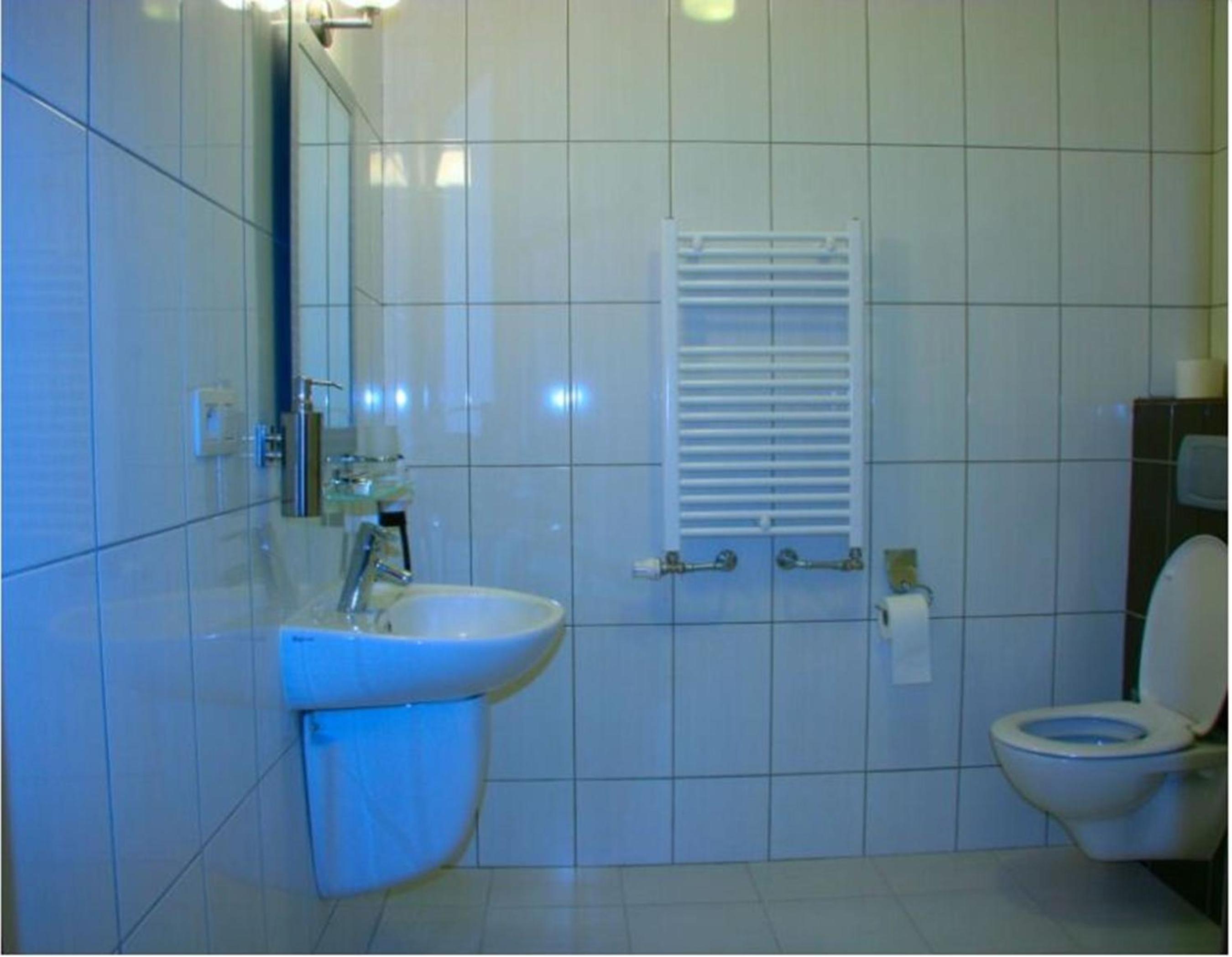 Twin Room - Photo 10