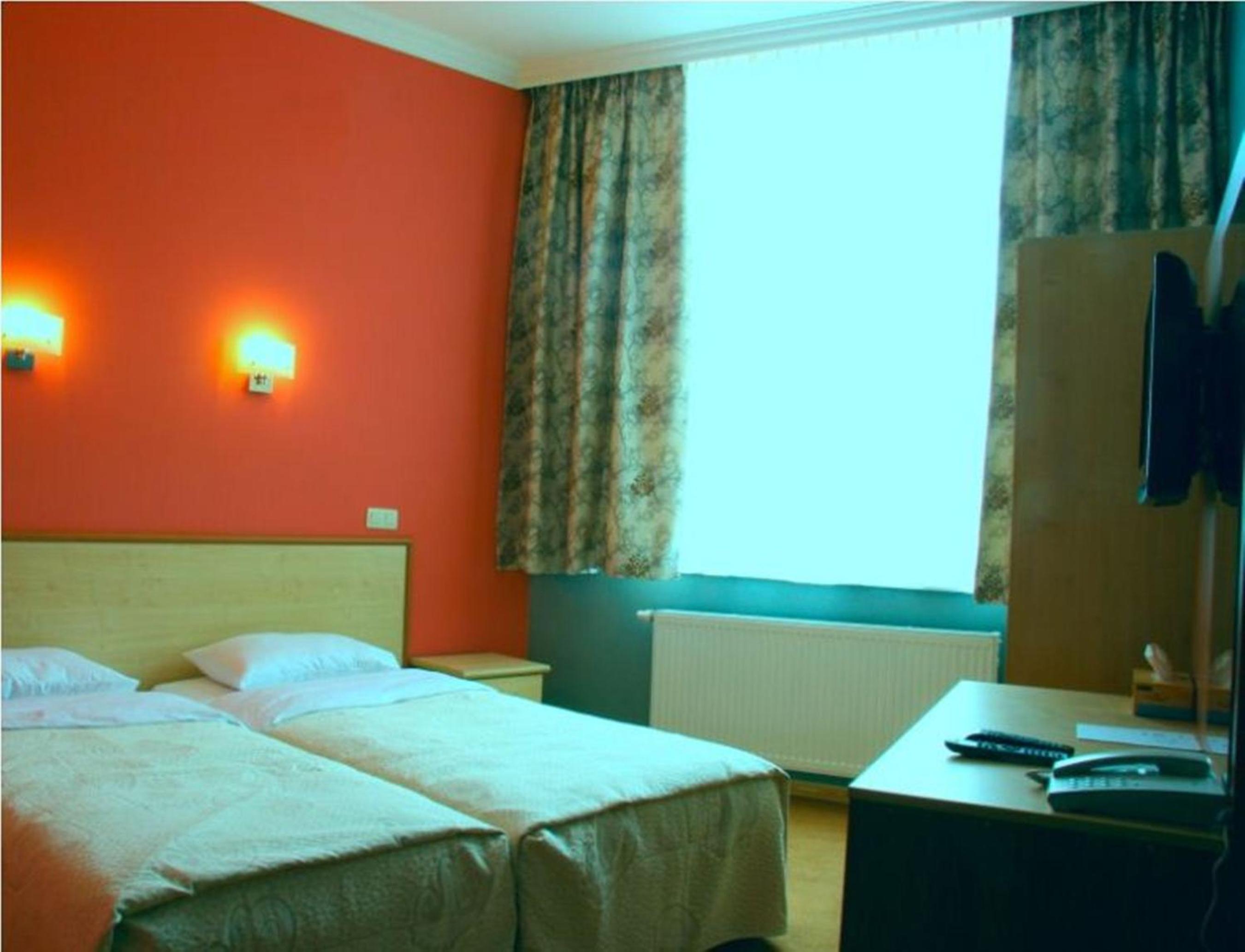Twin Room - Photo 4