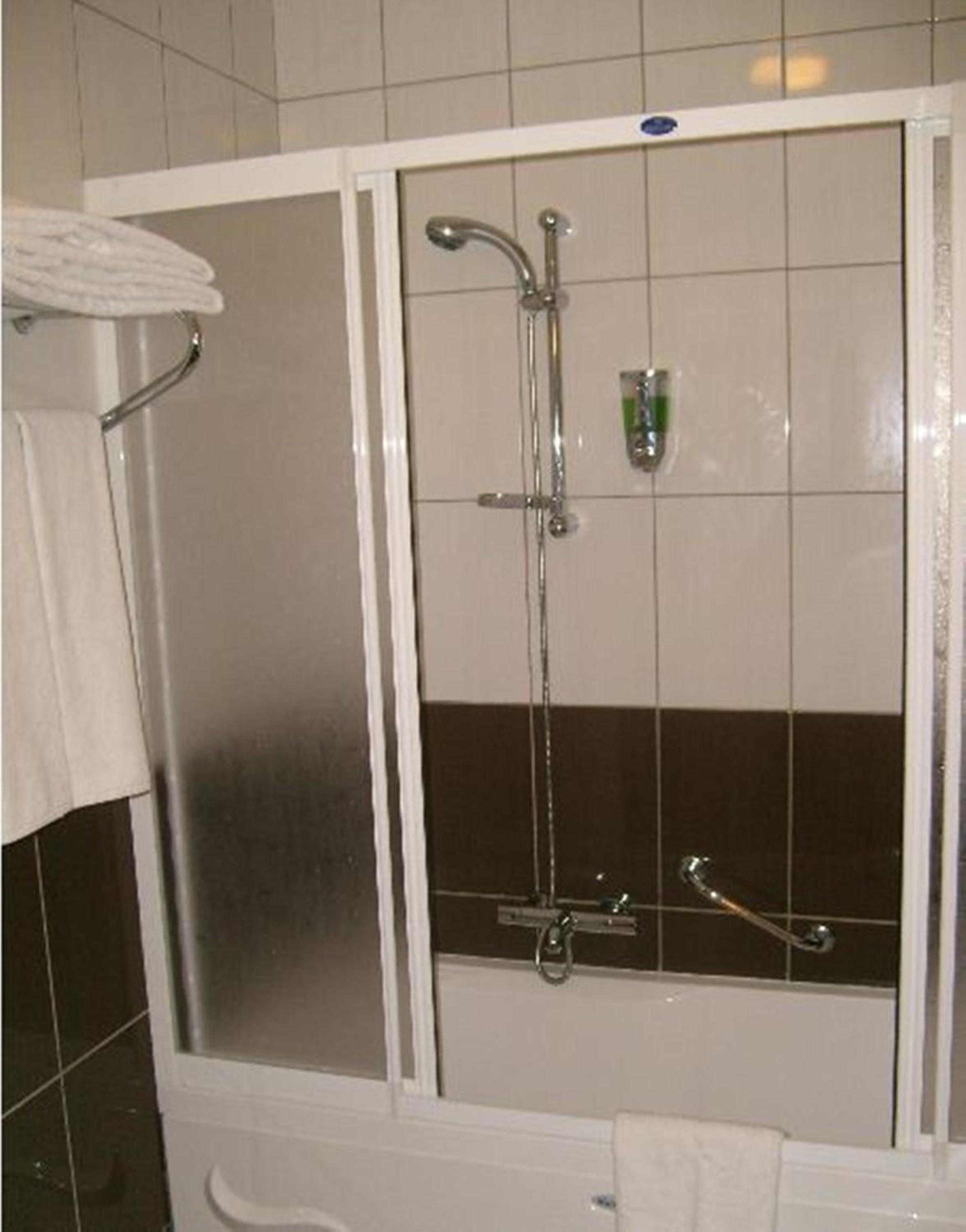 Twin Room - Photo 6