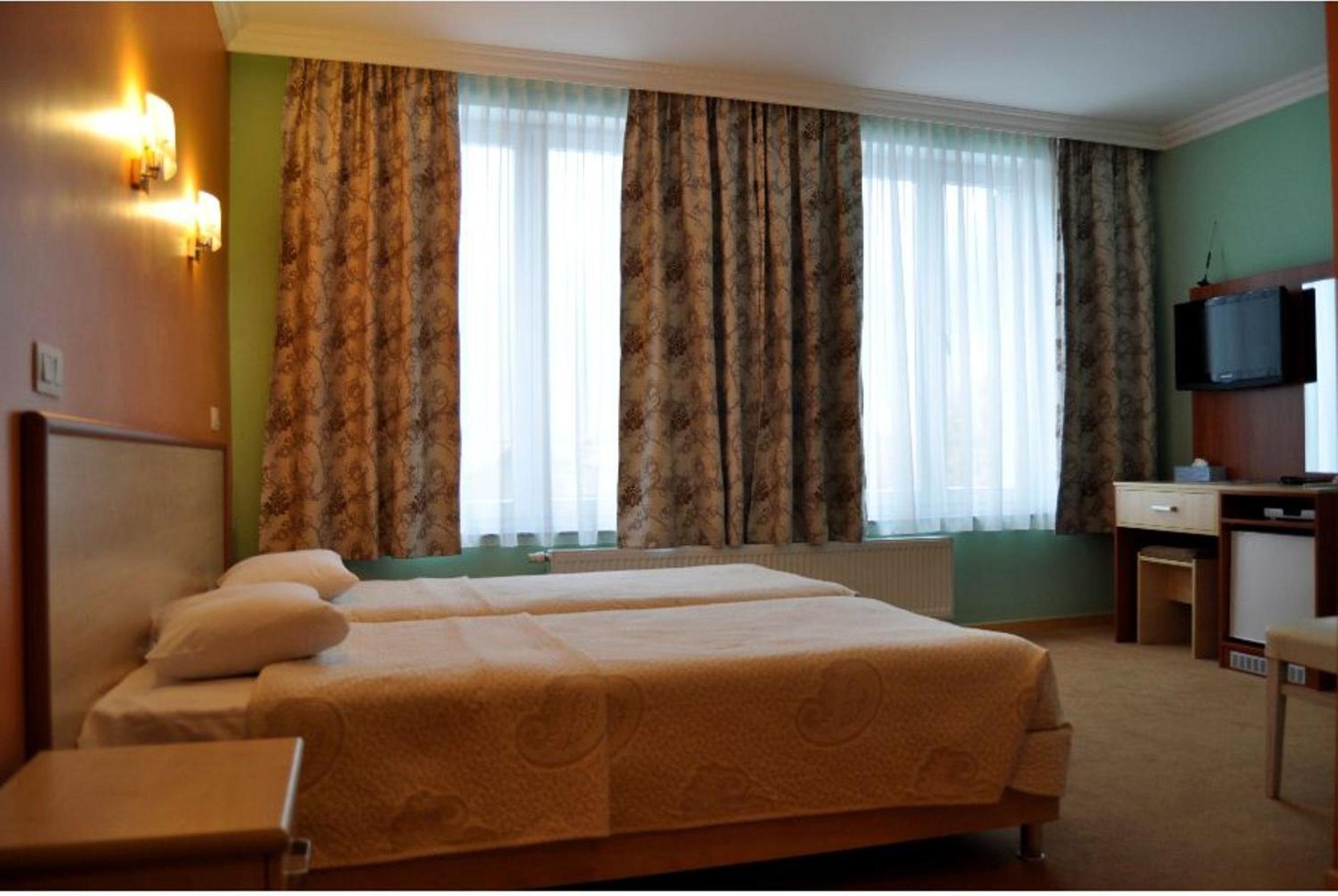 Twin Room - Photo 3